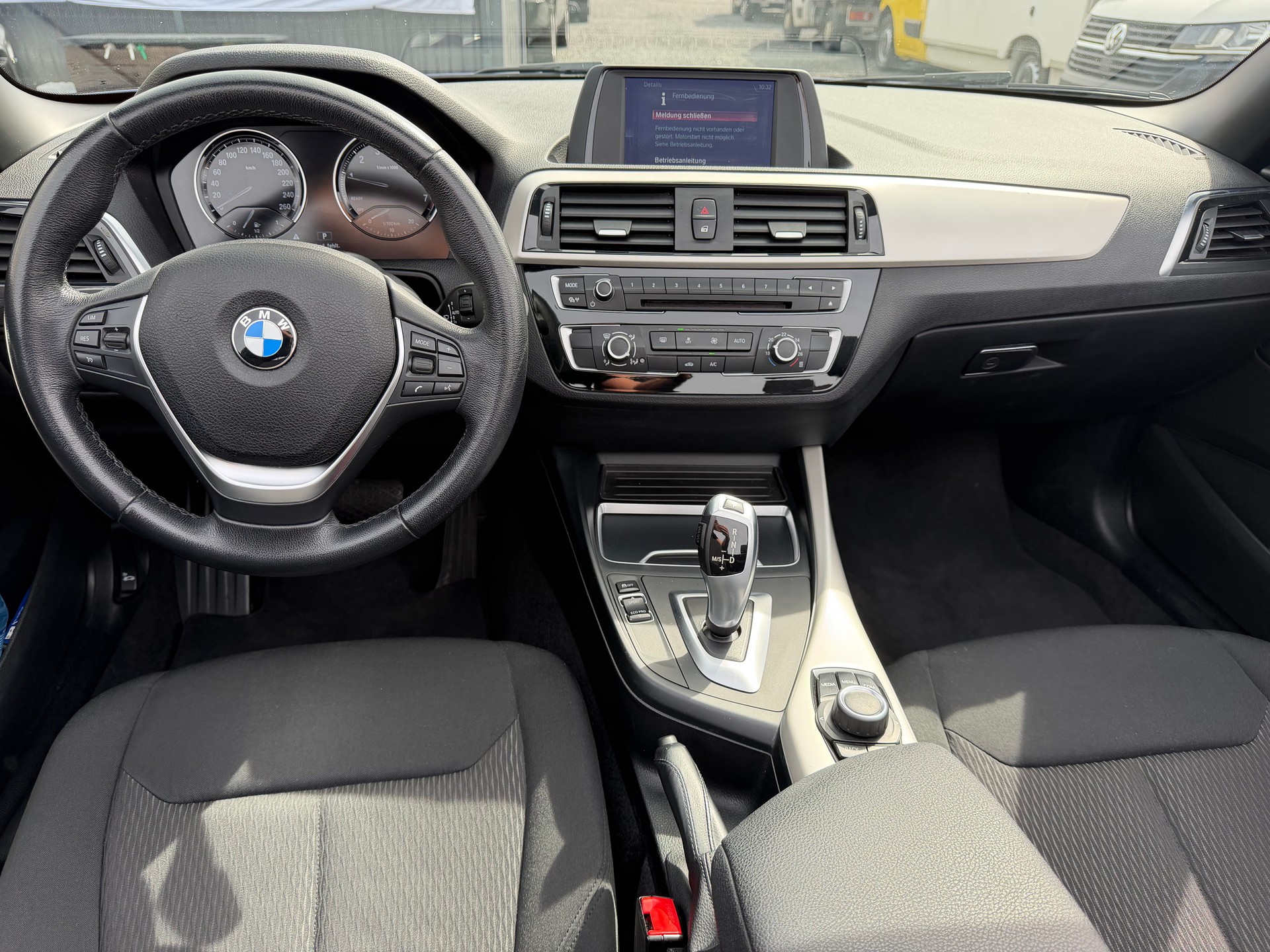 BMW 218i Steptronic-image-10