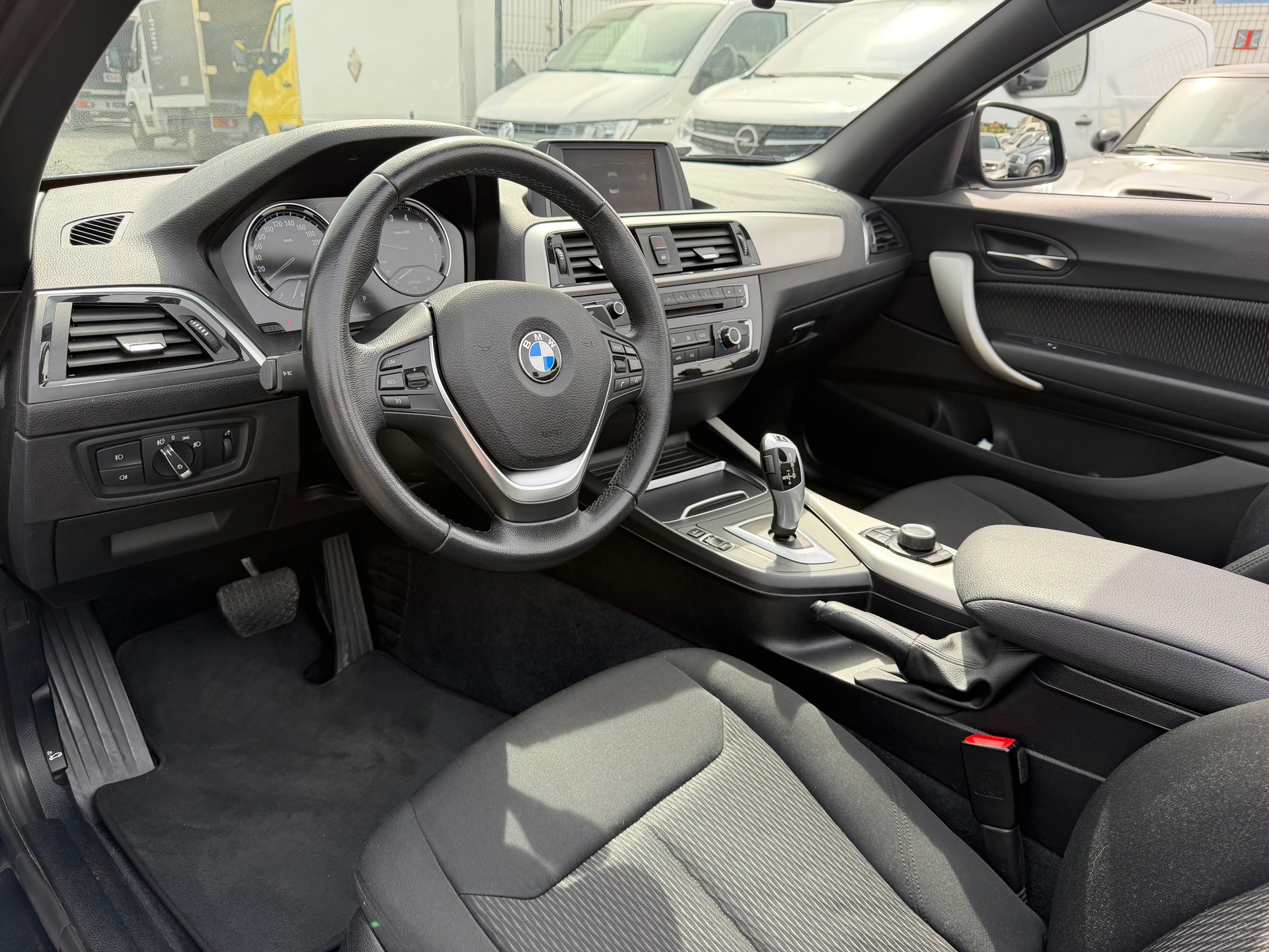 BMW 218i Steptronic-image-8