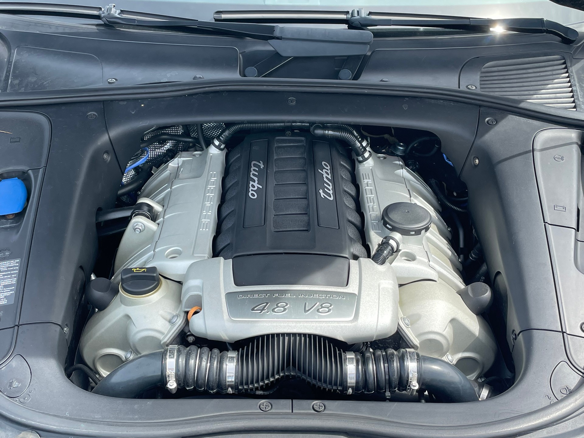 PORSCHE Cayenne Turbo-image-22