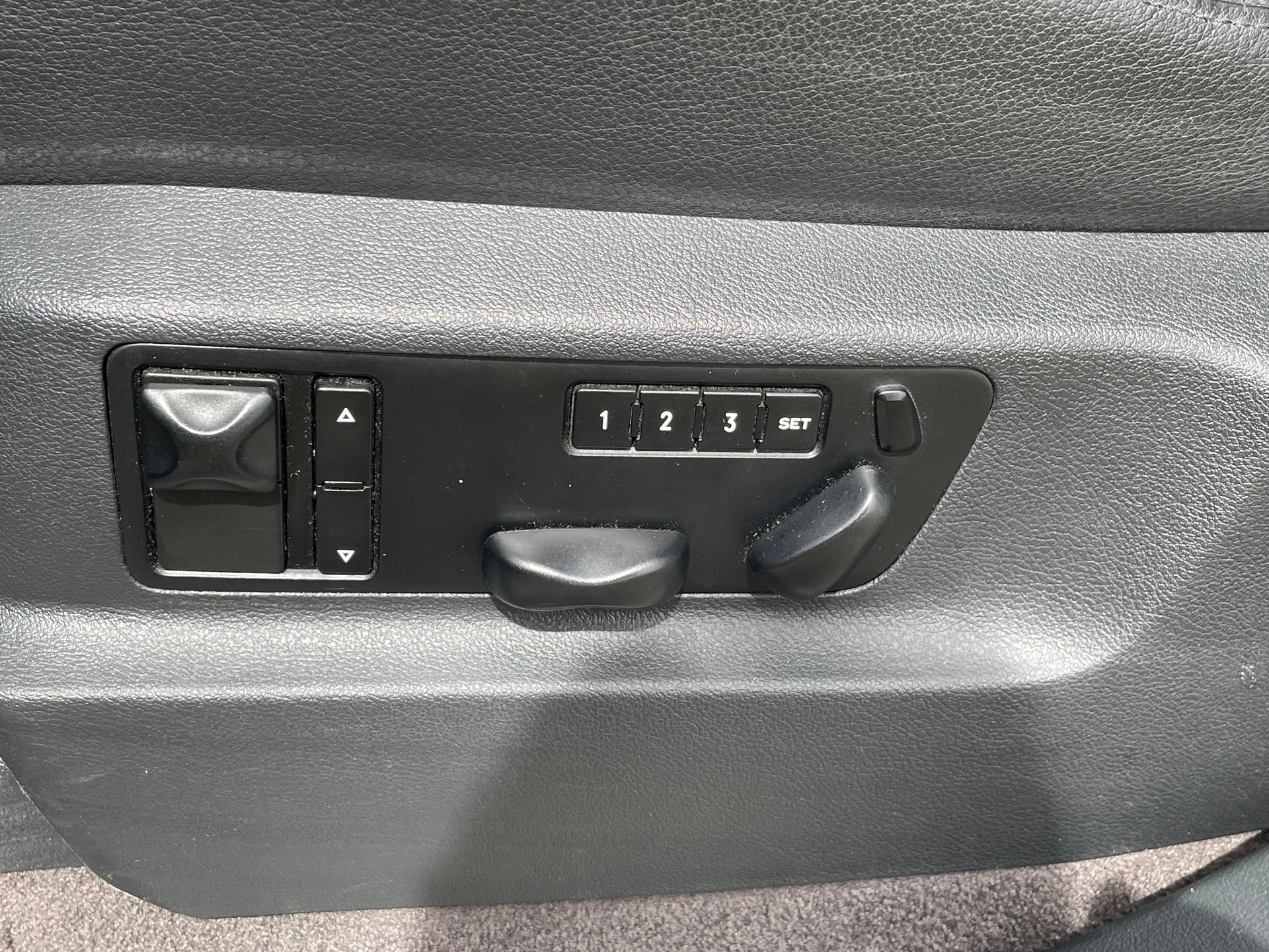 PORSCHE Cayenne Turbo-image-17