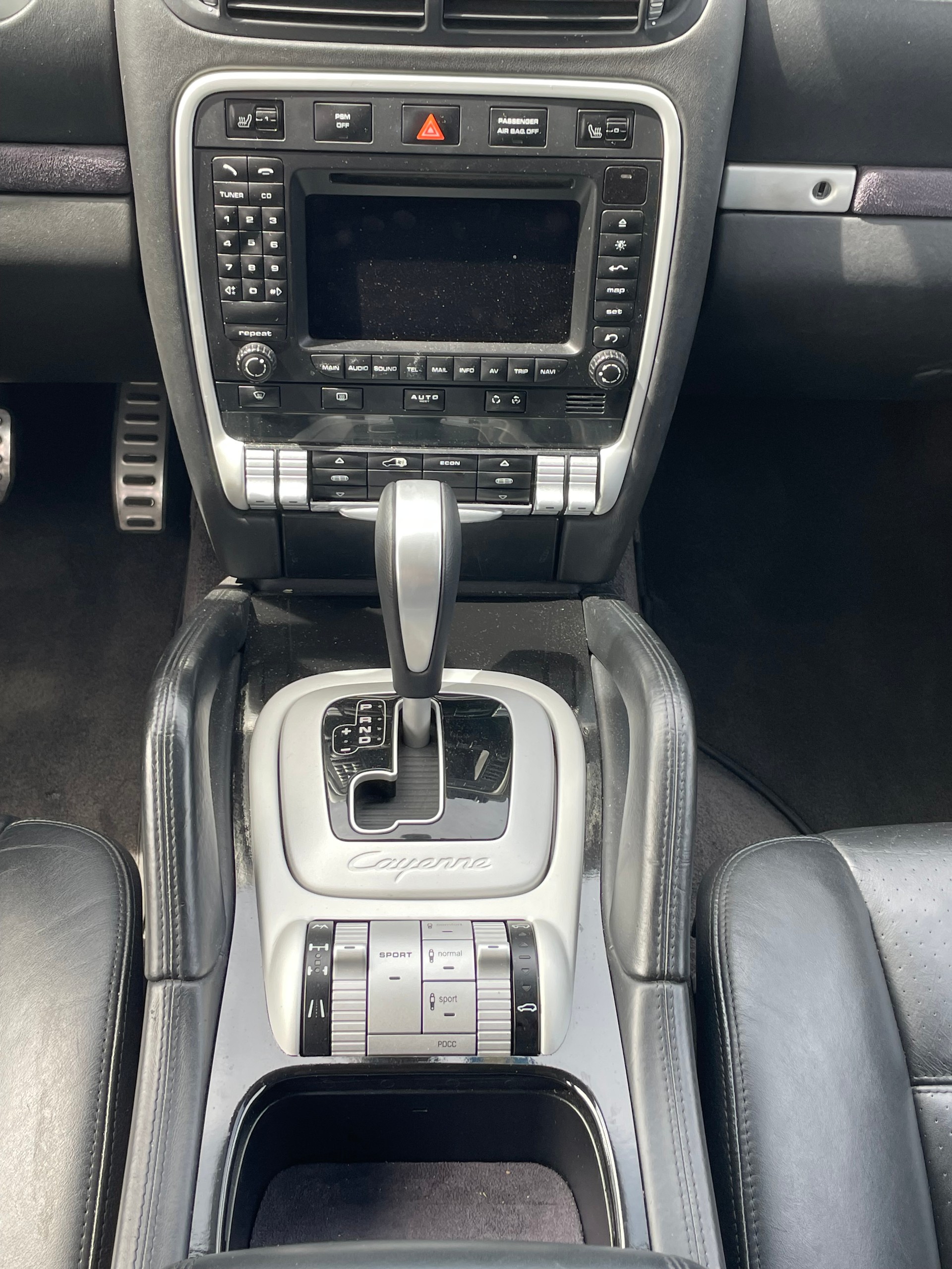 PORSCHE Cayenne Turbo-image-13