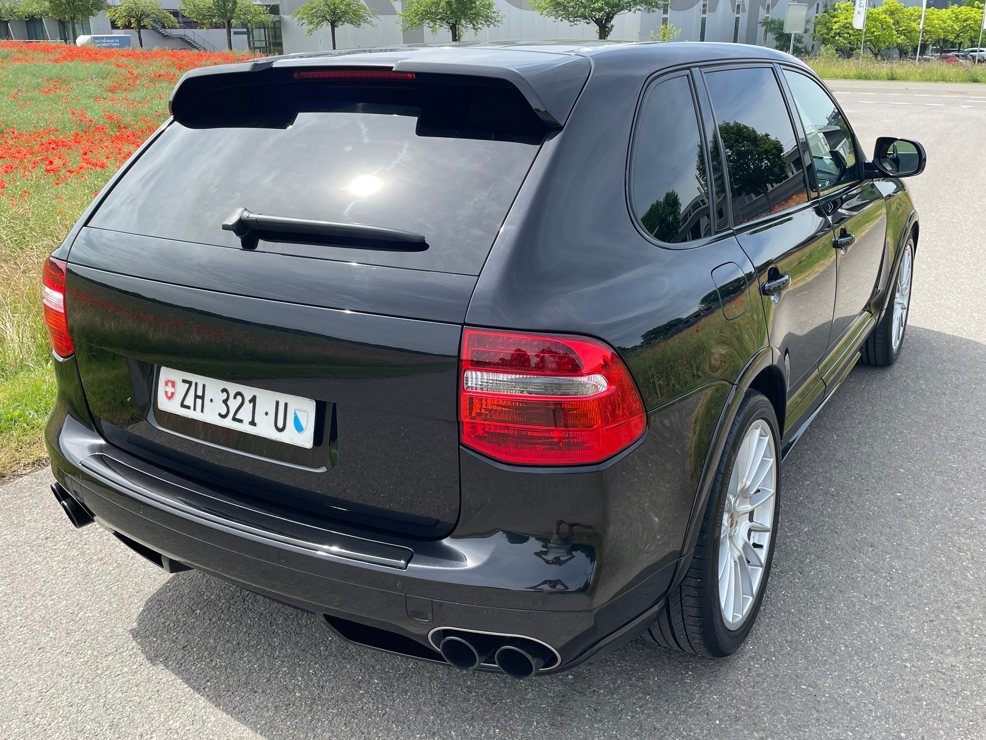 PORSCHE Cayenne Turbo-showroom-element-3