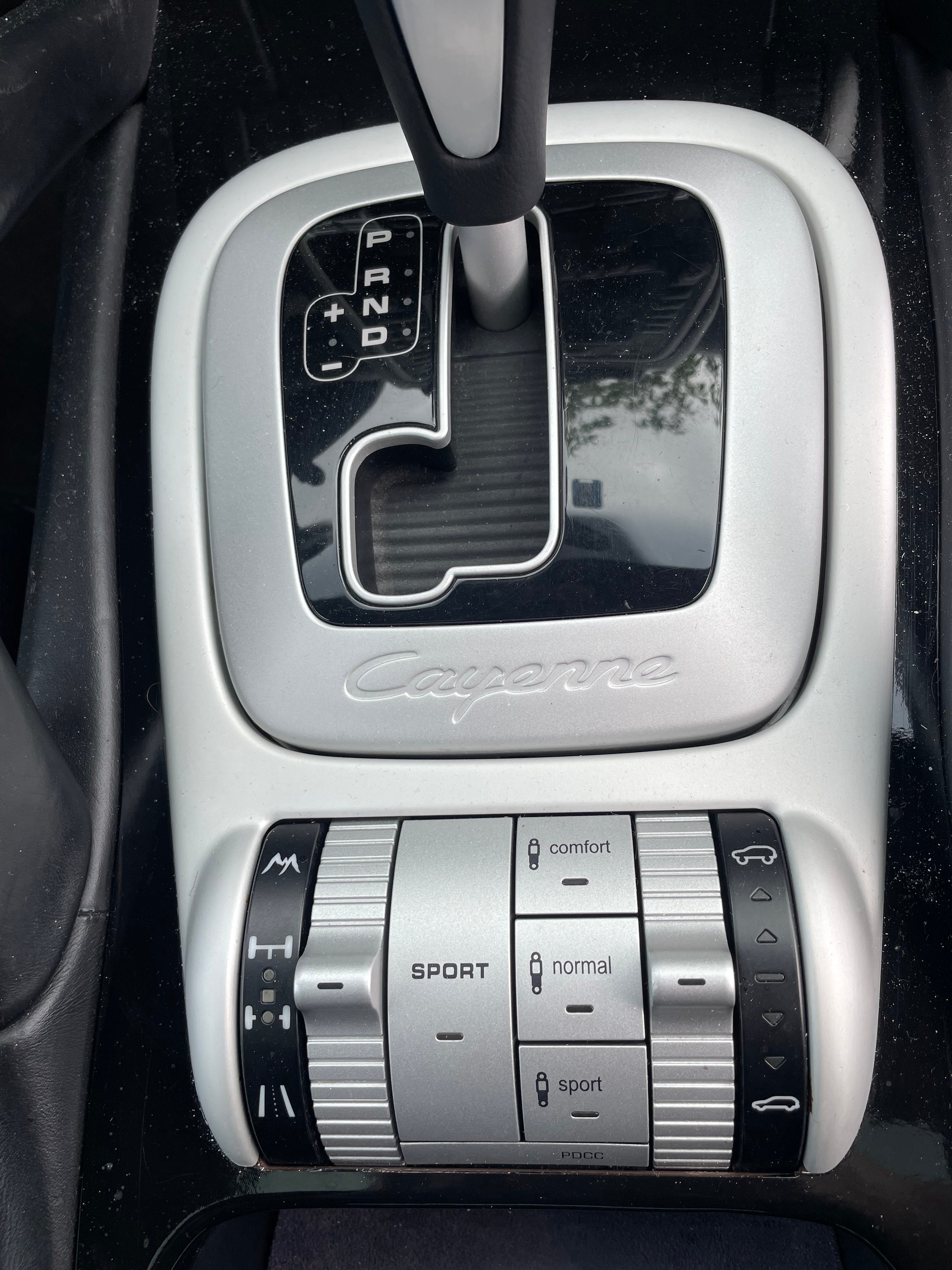 PORSCHE Cayenne Turbo-image-14