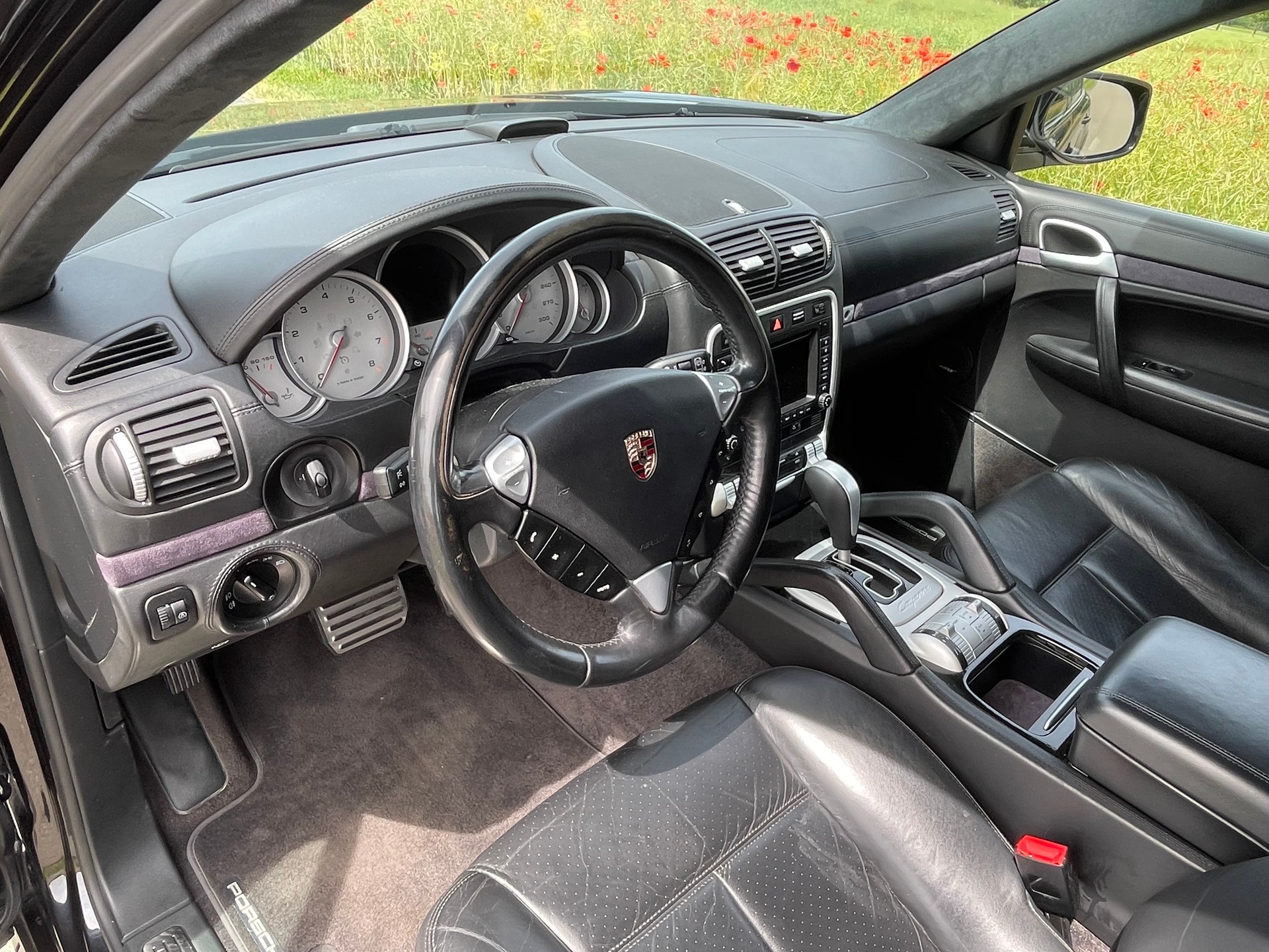 PORSCHE Cayenne Turbo-image-10