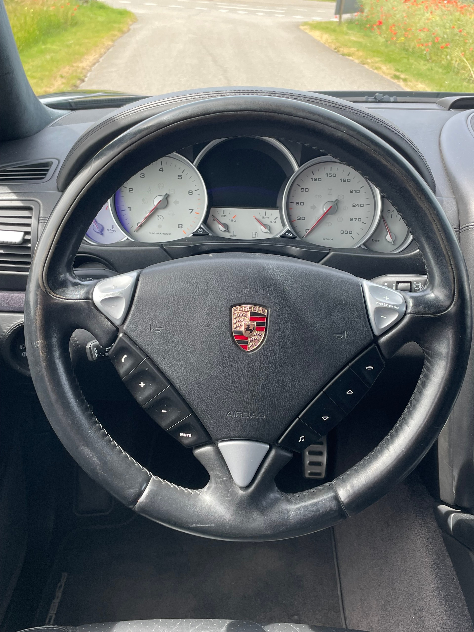 PORSCHE Cayenne Turbo-image-9