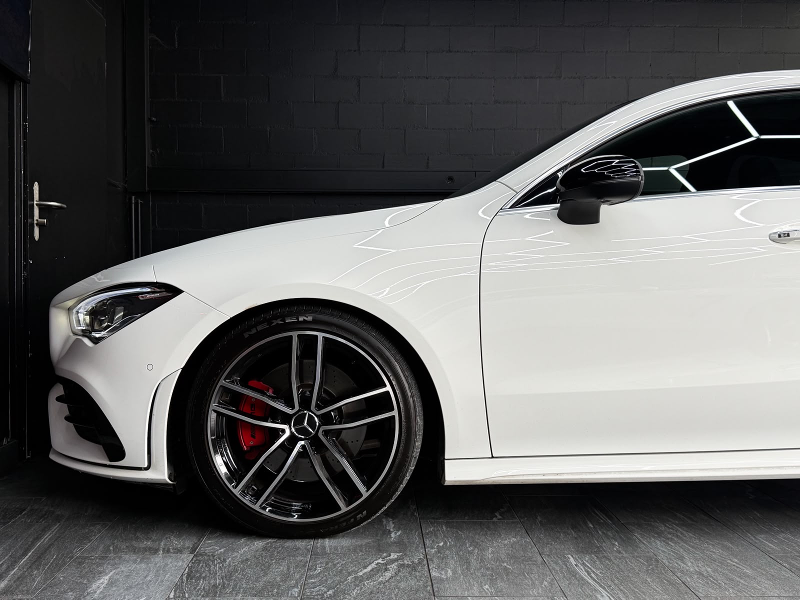 MERCEDES-BENZ CLA 250 4Matic AMG Line 7G-DCT-image-4