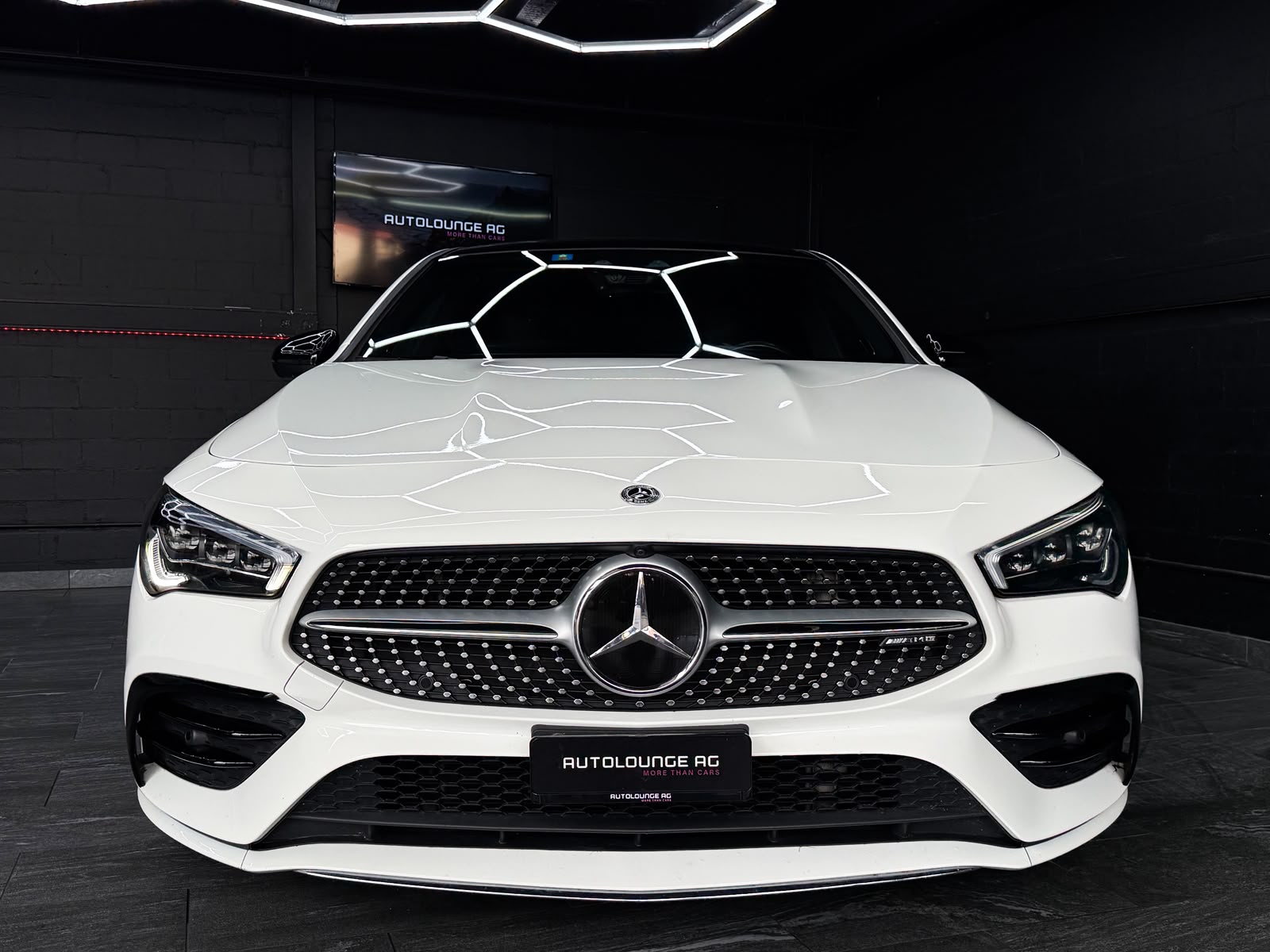 MERCEDES-BENZ CLA 250 4Matic AMG Line 7G-DCT-showroom-element-1