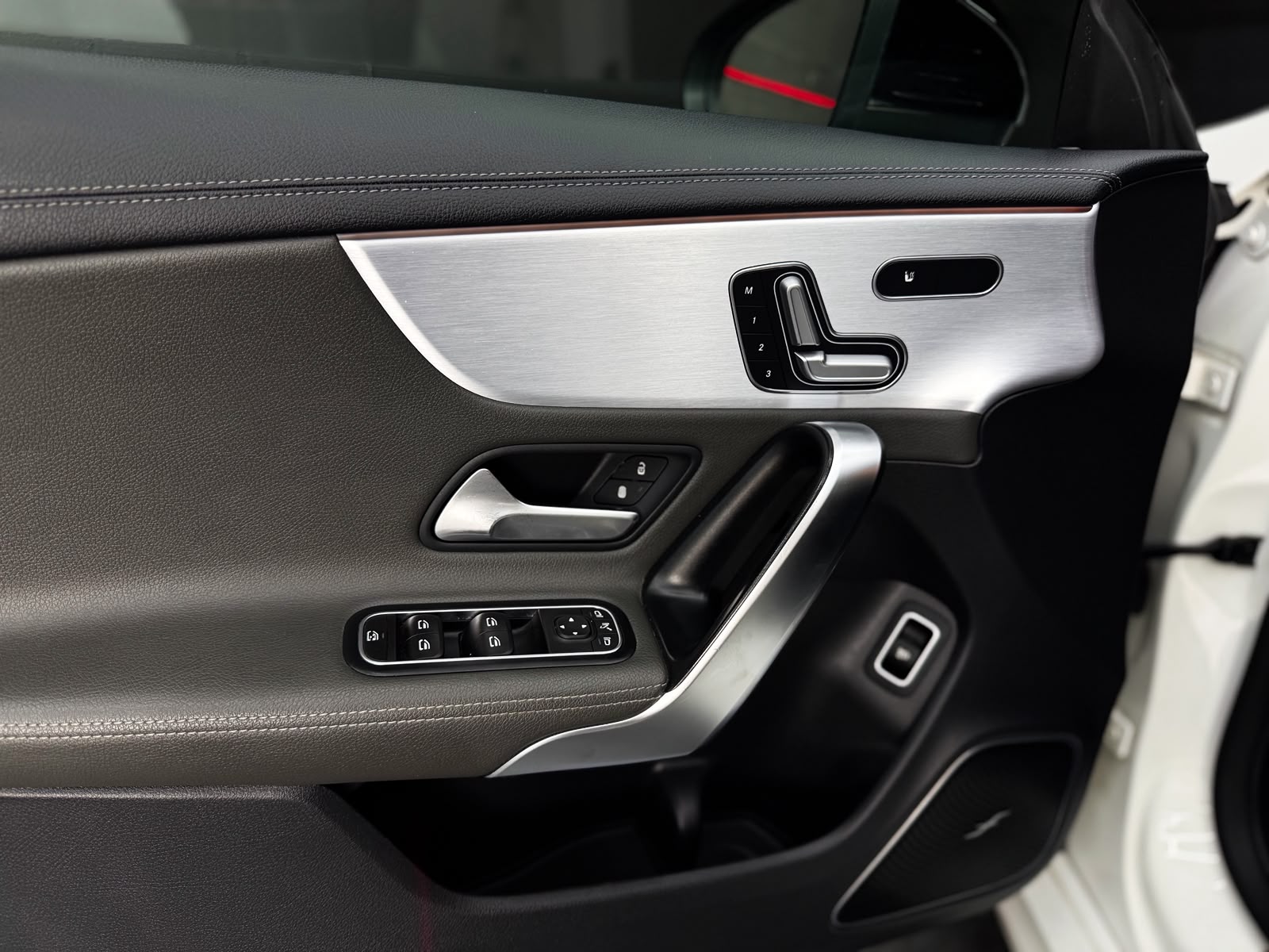 MERCEDES-BENZ CLA 250 4Matic AMG Line 7G-DCT-image-15