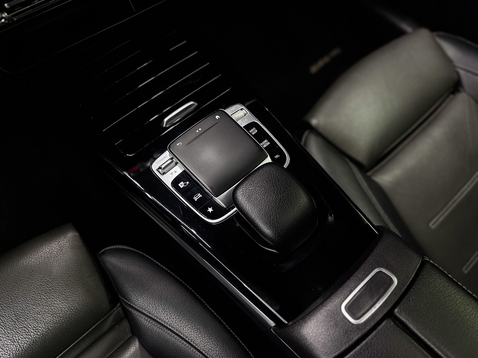 MERCEDES-BENZ CLA 250 4Matic AMG Line 7G-DCT-image-21