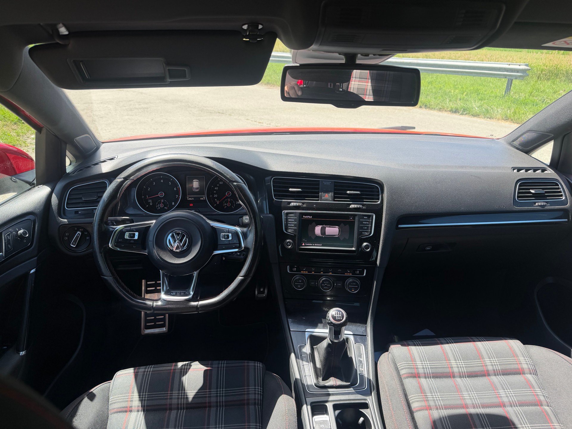 VW 2.0 GTI 220 PS-image-6