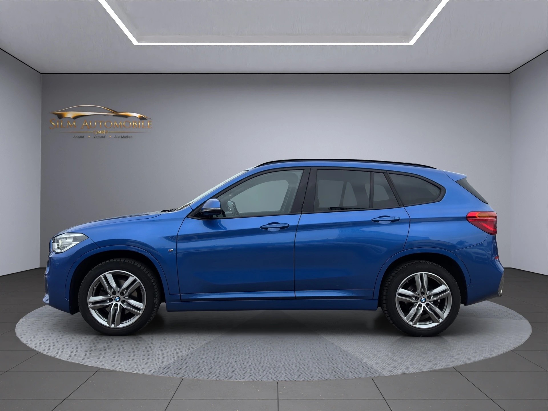 BMW X1 xDrive M Sport Swiss Edition-showroom-element-3