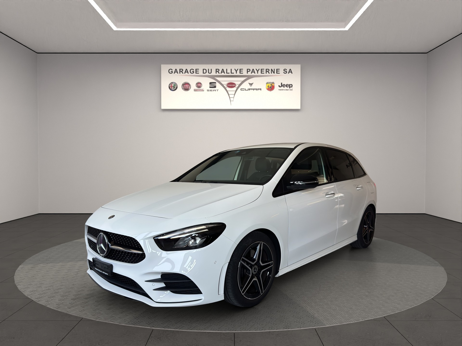 MERCEDES-BENZ B 220 4Matic AMG Line 7G-DCT-showroom-element-1