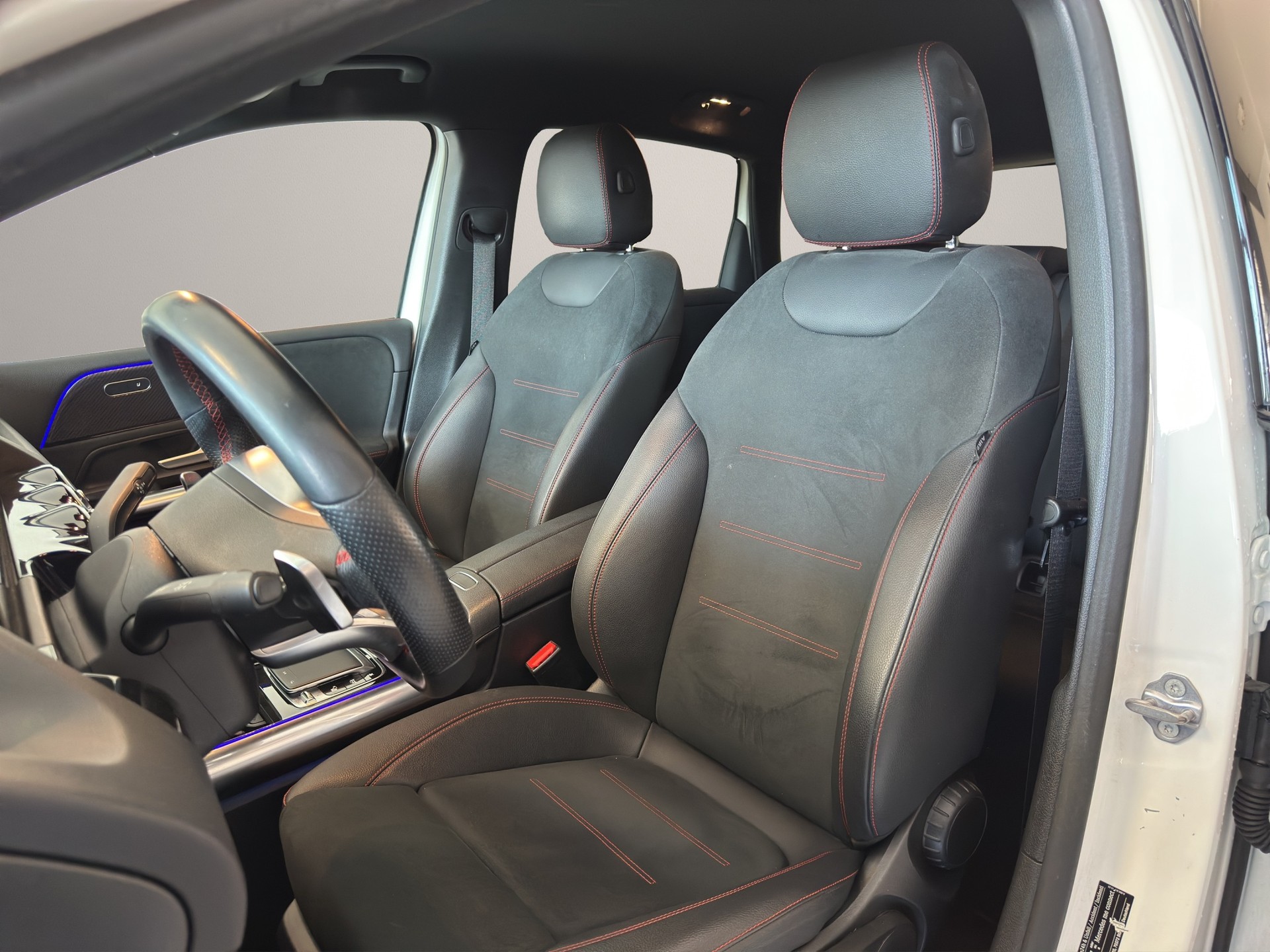 MERCEDES-BENZ B 220 4Matic AMG Line 7G-DCT-image-7