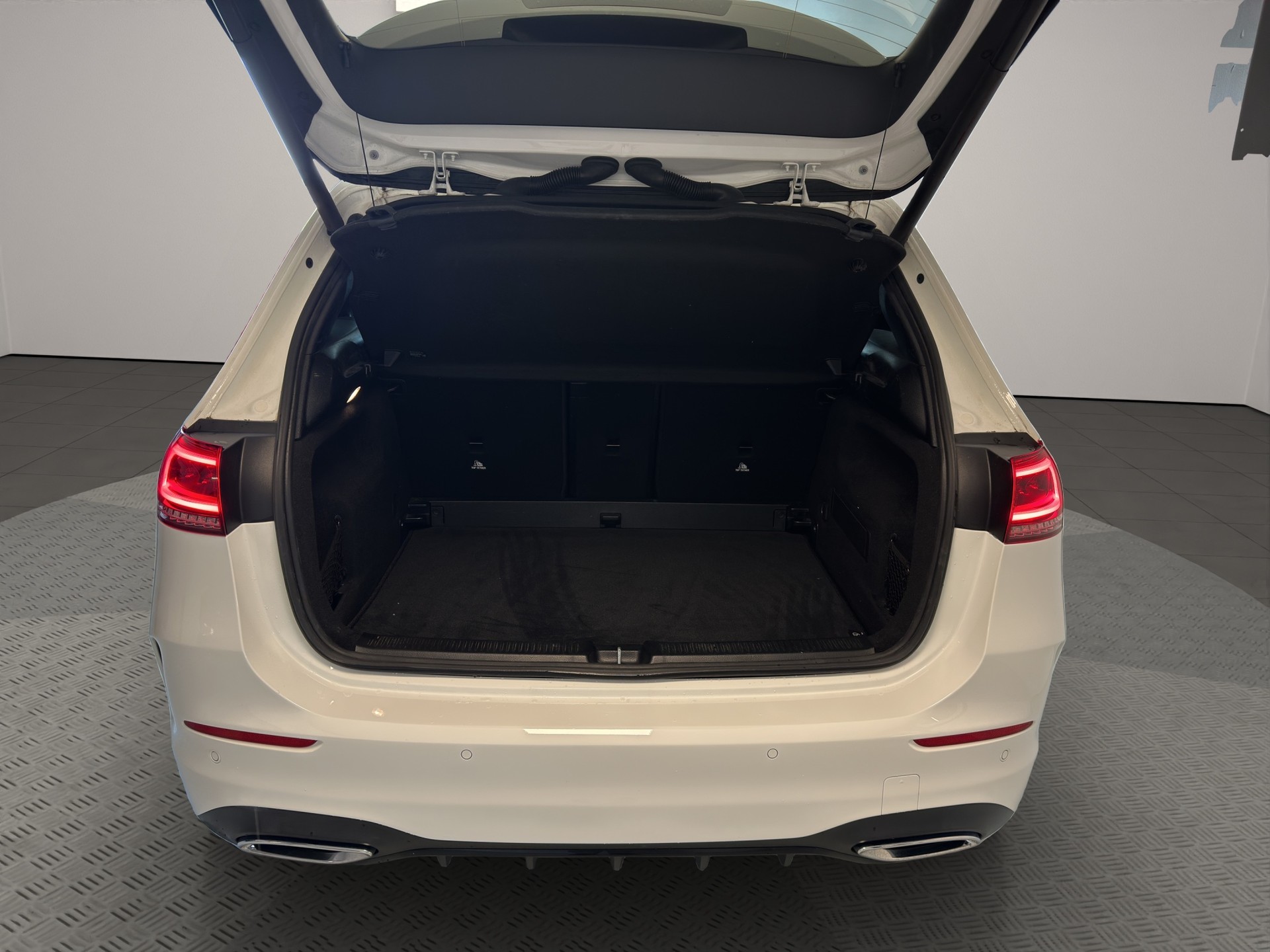 MERCEDES-BENZ B 220 4Matic AMG Line 7G-DCT-image-5