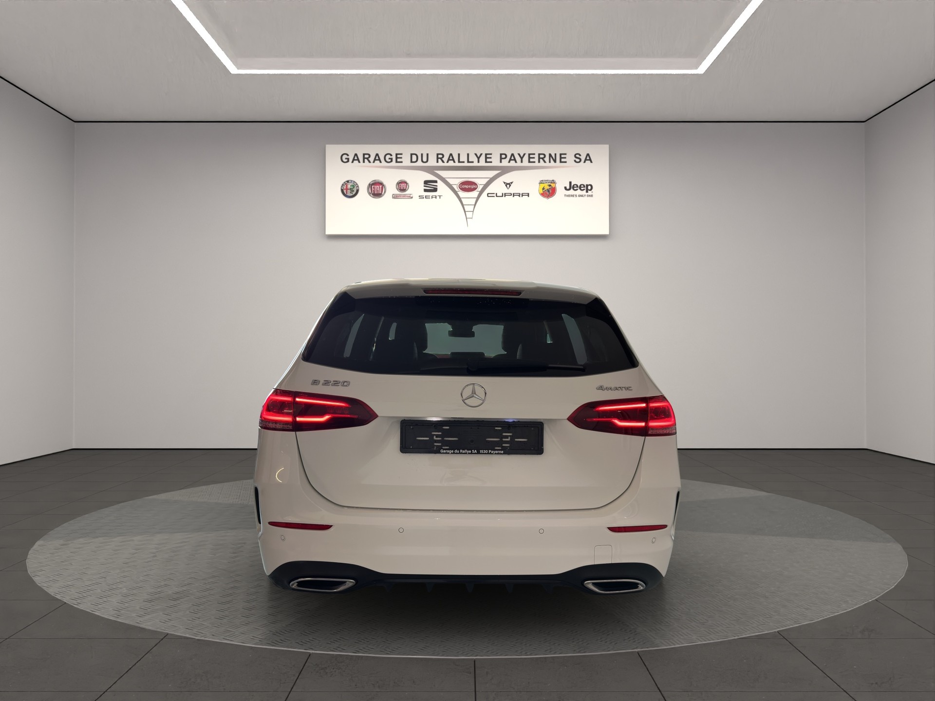 MERCEDES-BENZ B 220 4Matic AMG Line 7G-DCT-showroom-element-3