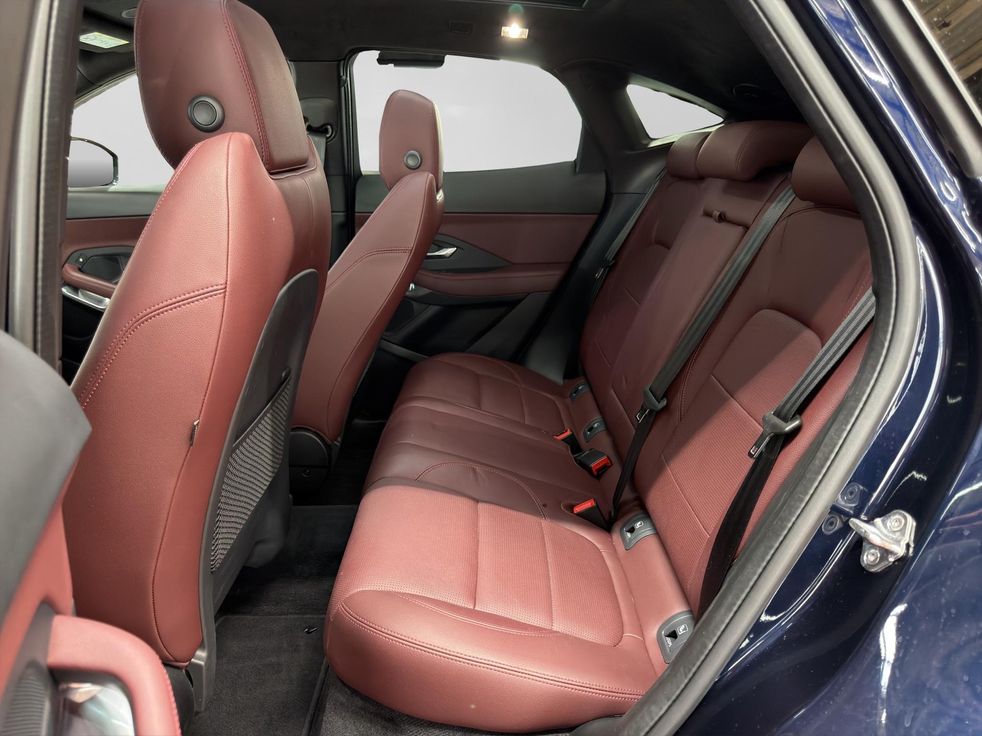 JAGUAR E-Pace 1.5 T 300e R-Dynamic S AWD-image-7