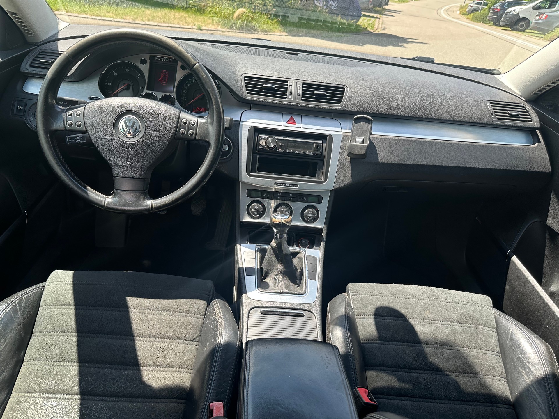 VW Passat Variant 2.0 TDI Highline 4Motion-image-8