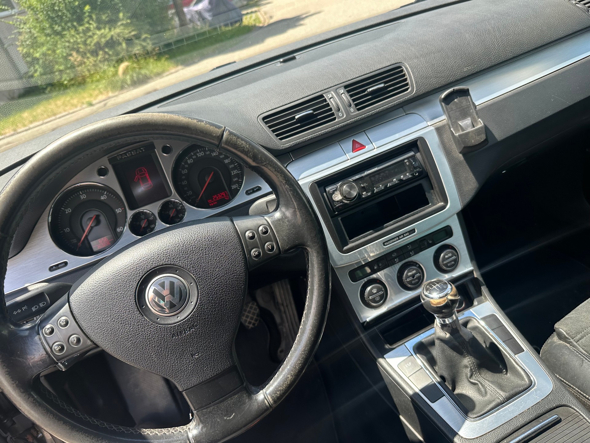 VW Passat Variant 2.0 TDI Highline 4Motion-image-11