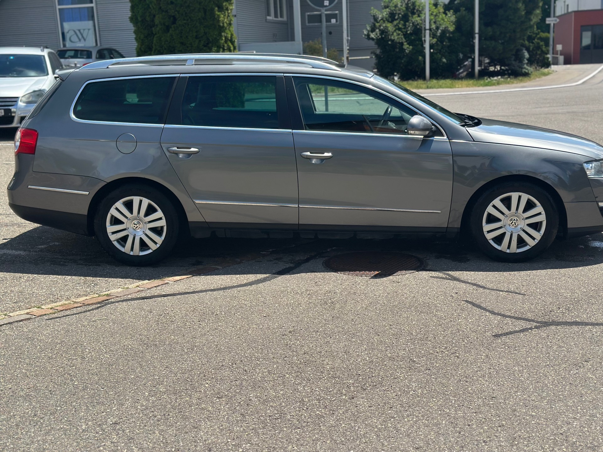 VW Passat Variant 2.0 TDI Highline 4Motion-image-4