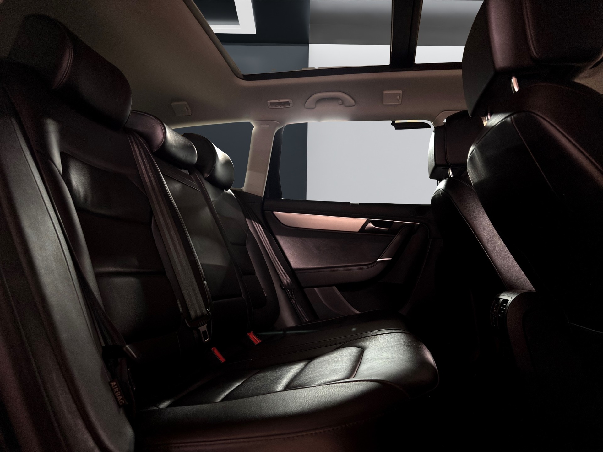 VW Passat Variant 2.0 TDI BMT Design 4M DSG-image-22