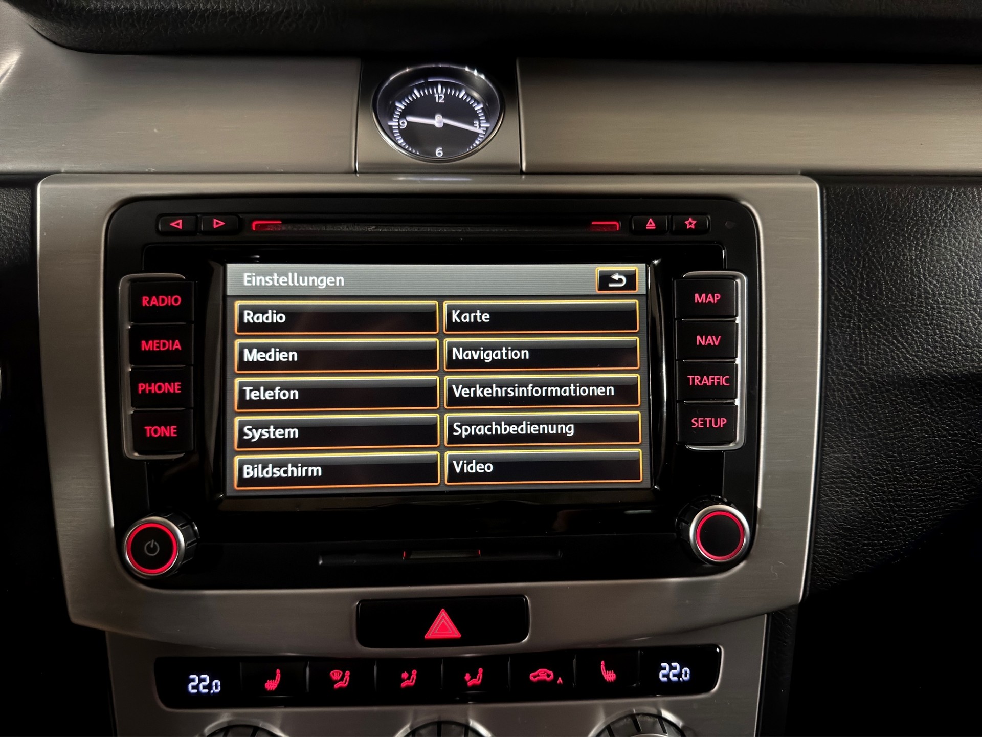 VW Passat Variant 2.0 TDI BMT Design 4M DSG-image-16