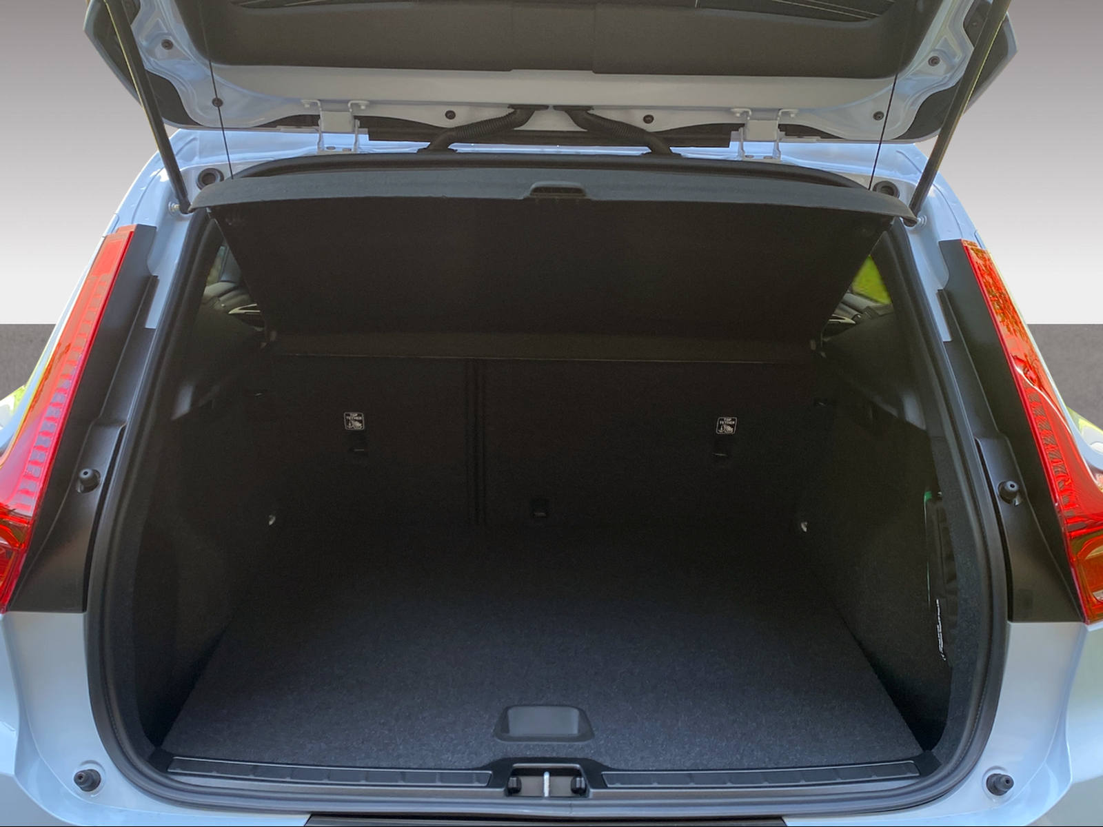 VOLVO EX40 Essential-image-18