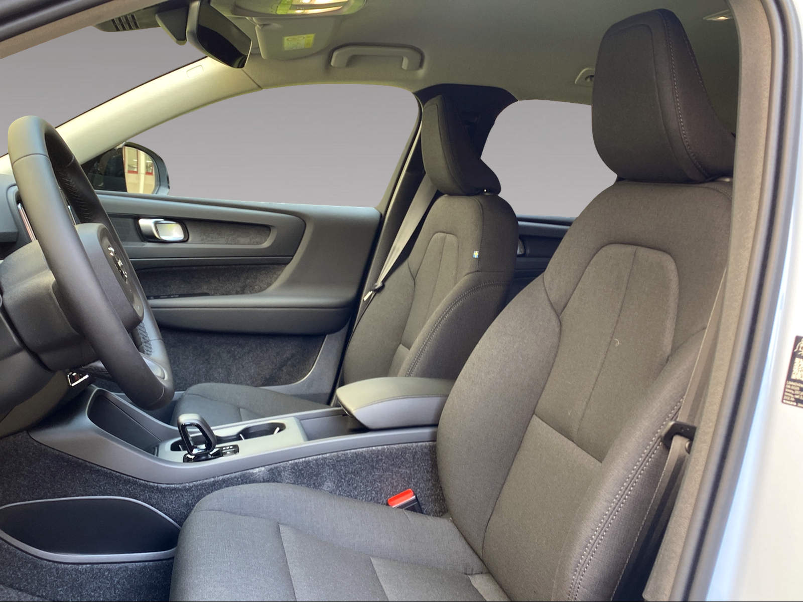 VOLVO EX40 Essential-image-9