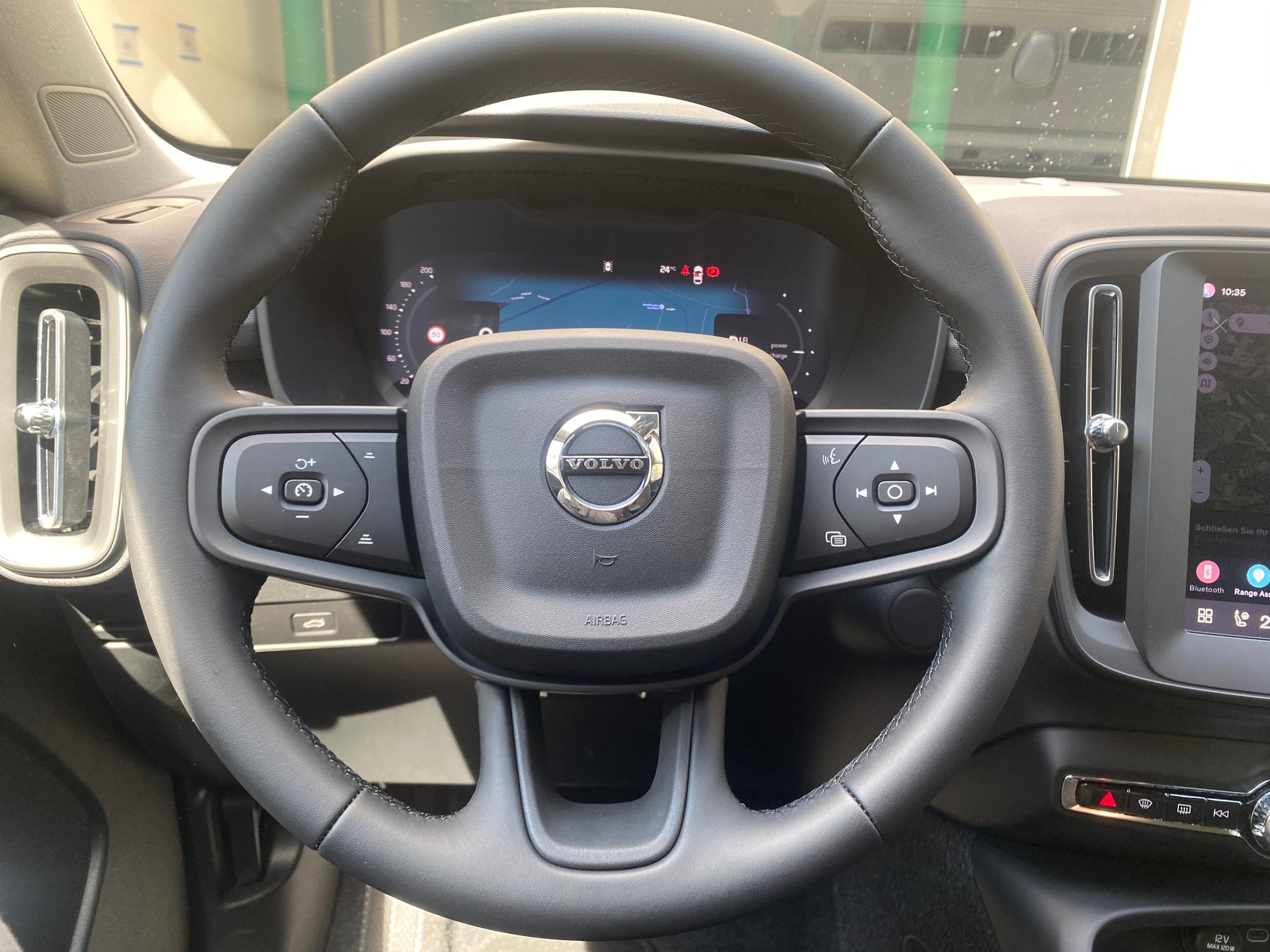 VOLVO EX40 Essential-image-14