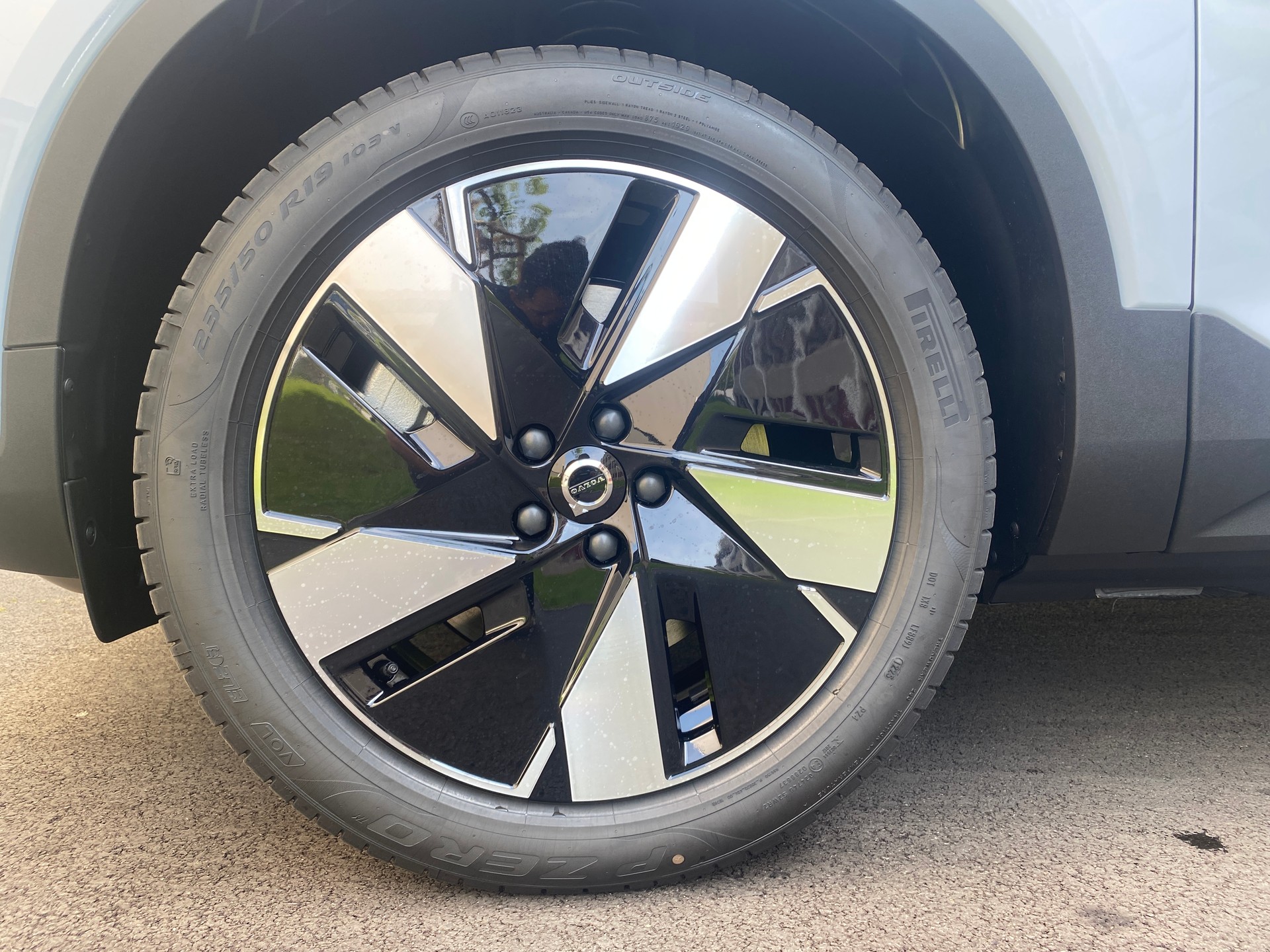 VOLVO EX40 Essential-image-19