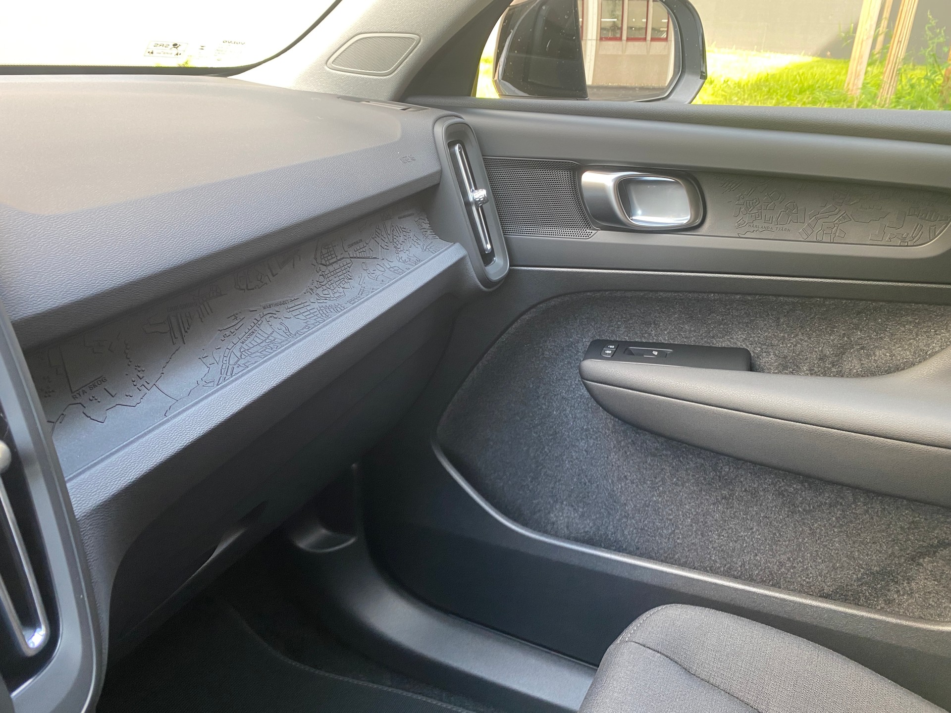 VOLVO EX40 Essential-image-12