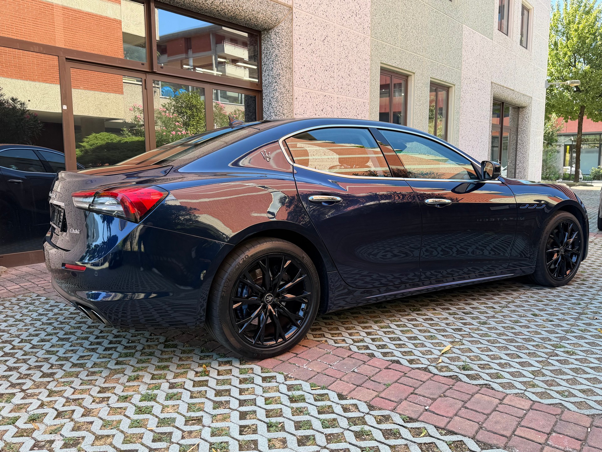 MASERATI Ghibli 2.0 Hybrid GranLuso Automatica-image-3