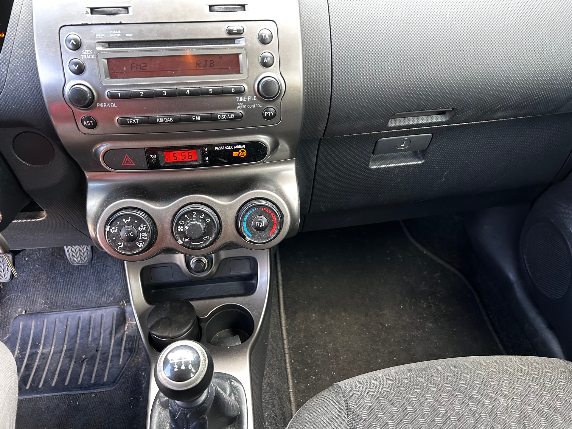 TOYOTA UrbanCruiser 1.4 D-4D Linea Sol 4WD-image-8