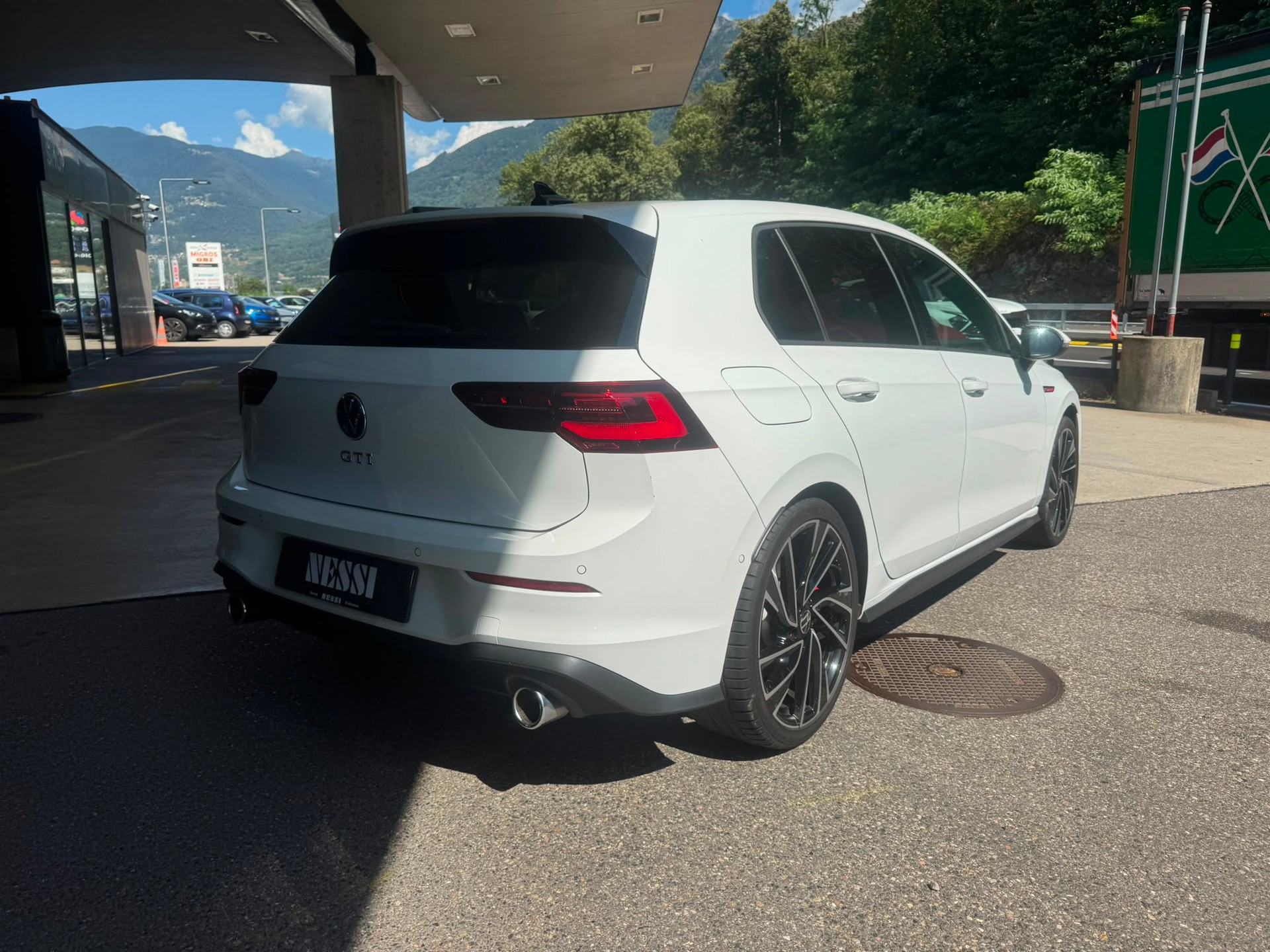 VW Golf 2.0 TSI GTI DSG-showroom-element-3