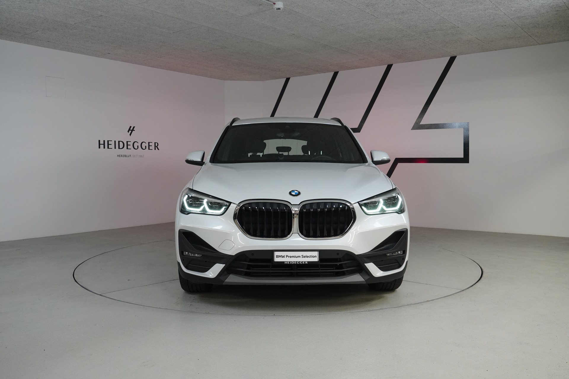 BMW X1 xDrive 25e Steptronic-showroom-element-2