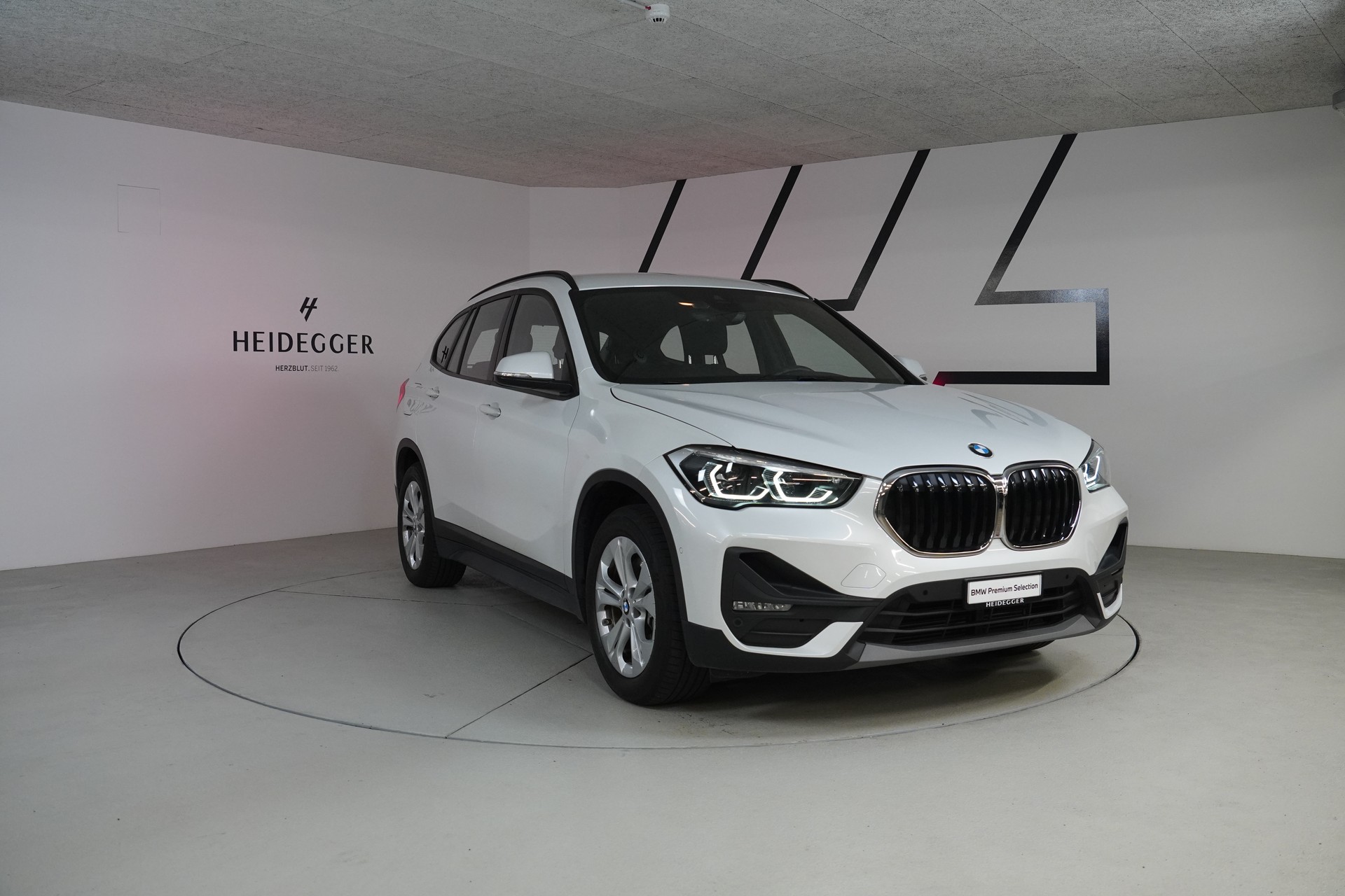 BMW X1 xDrive 25e Steptronic-showroom-element-3