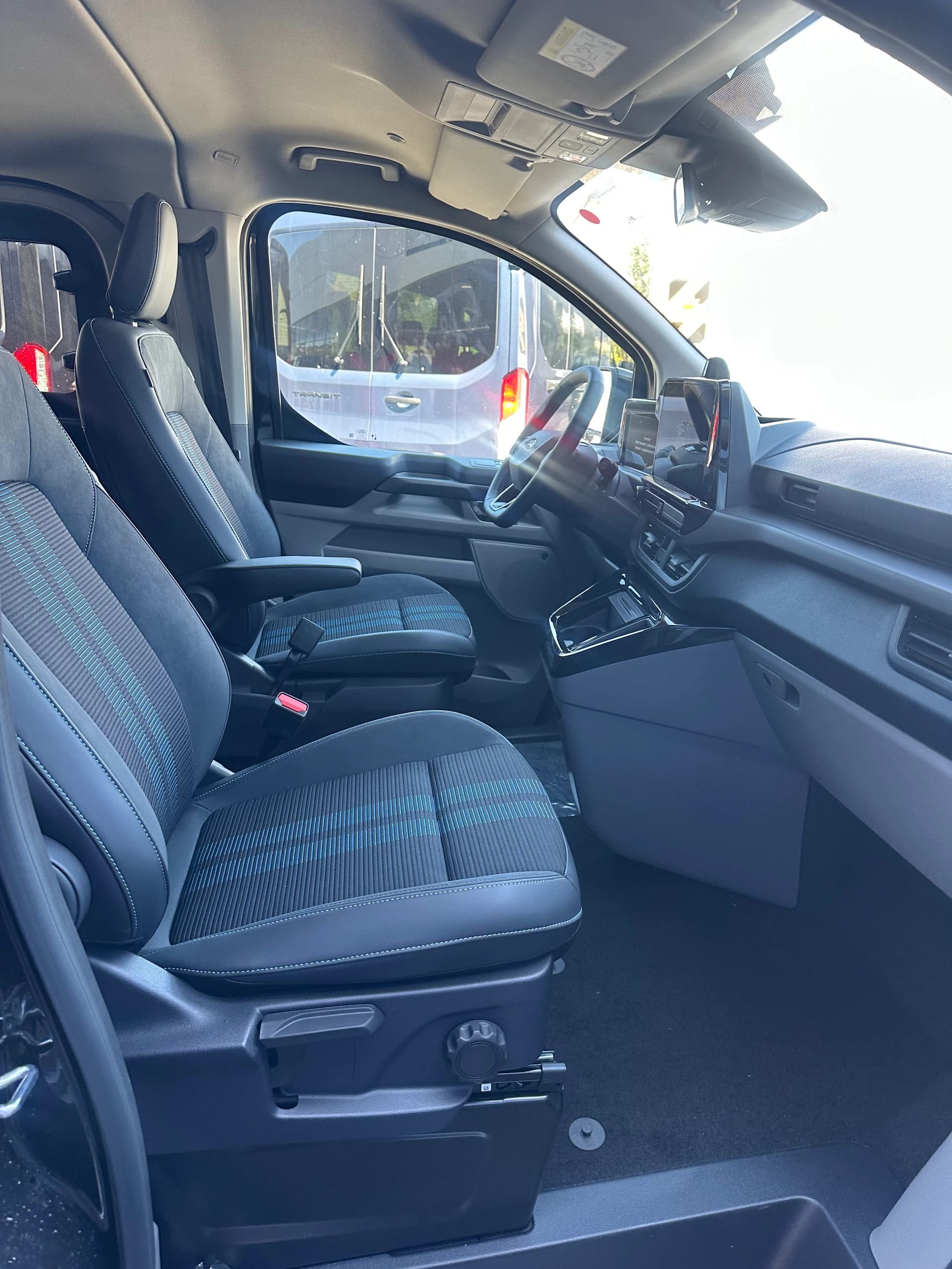 FORD Tourneo Custom 320 L1 2.0 EcoBl Sport/170CV/Aut.4x4-image-14