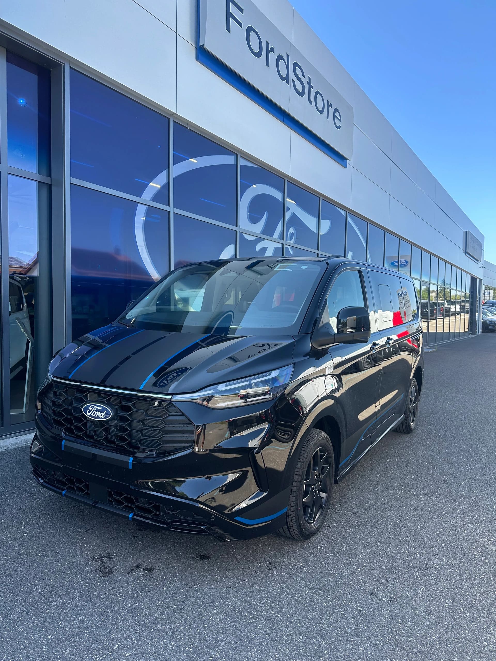 FORD Tourneo Custom 320 L1 2.0 EcoBl Sport/170CV/Aut.4x4-image-1