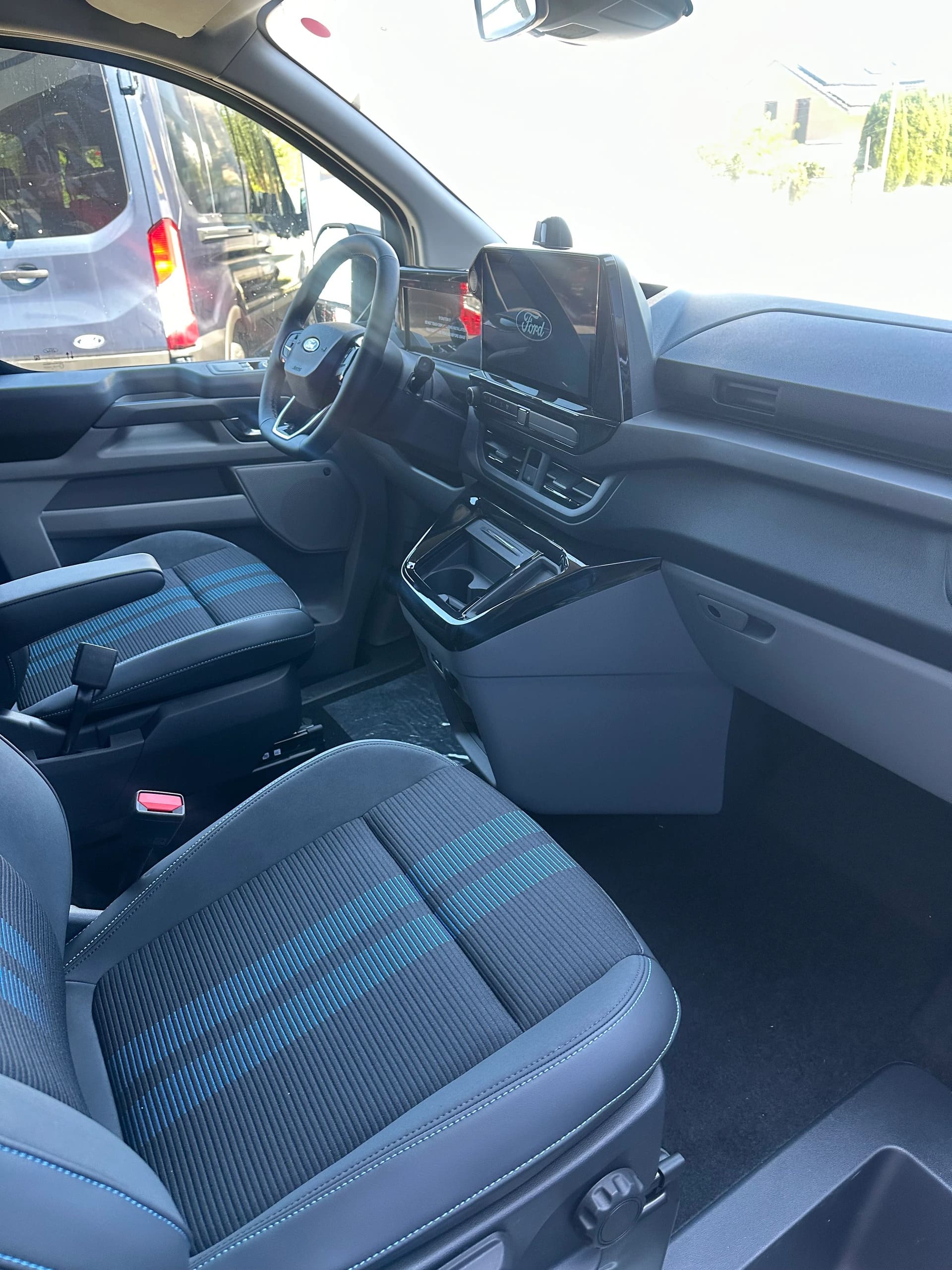 FORD Tourneo Custom 320 L1 2.0 EcoBl Sport/170CV/Aut.4x4-image-13