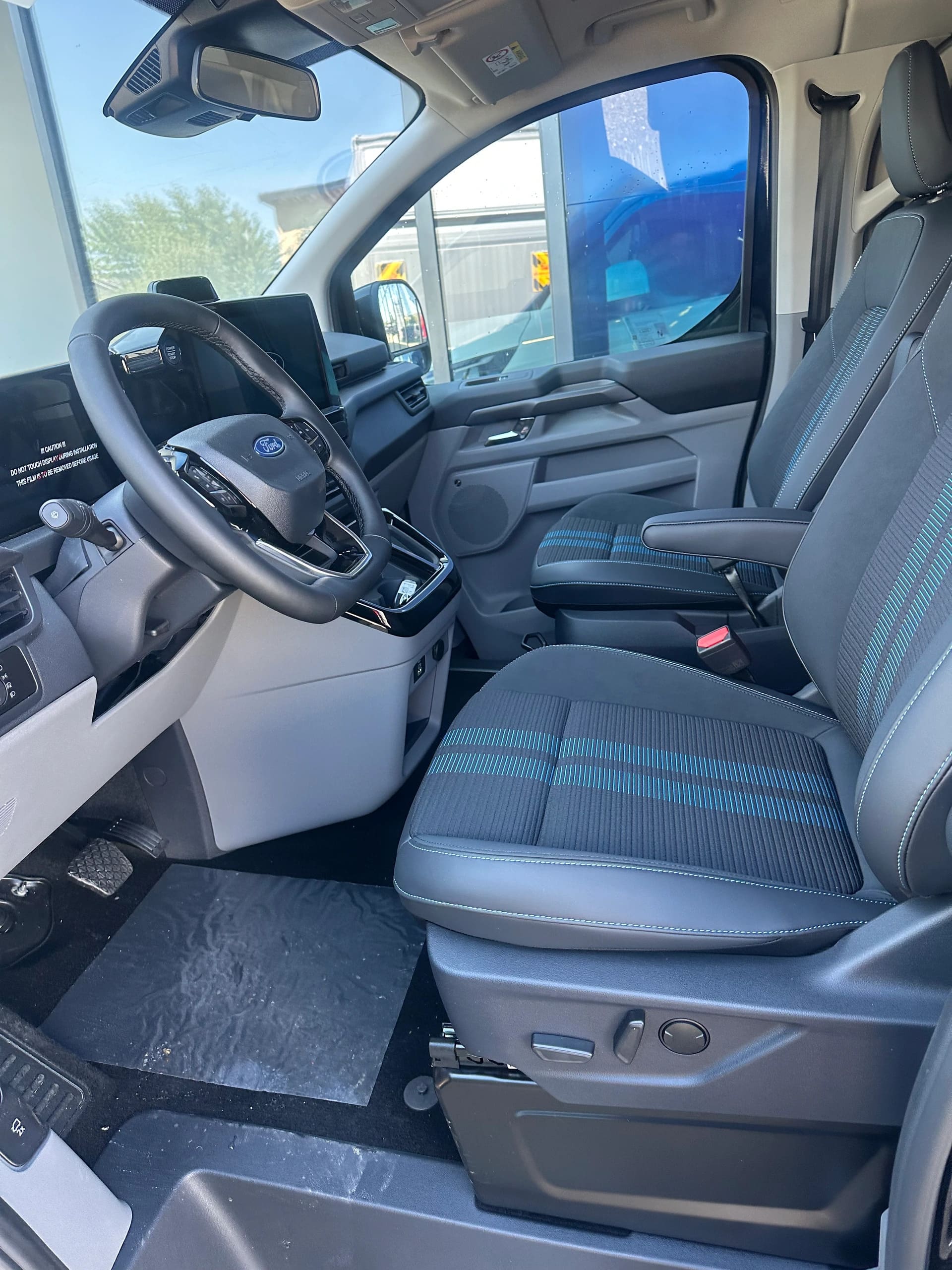 FORD Tourneo Custom 320 L1 2.0 EcoBl Sport/170CV/Aut.4x4-image-10