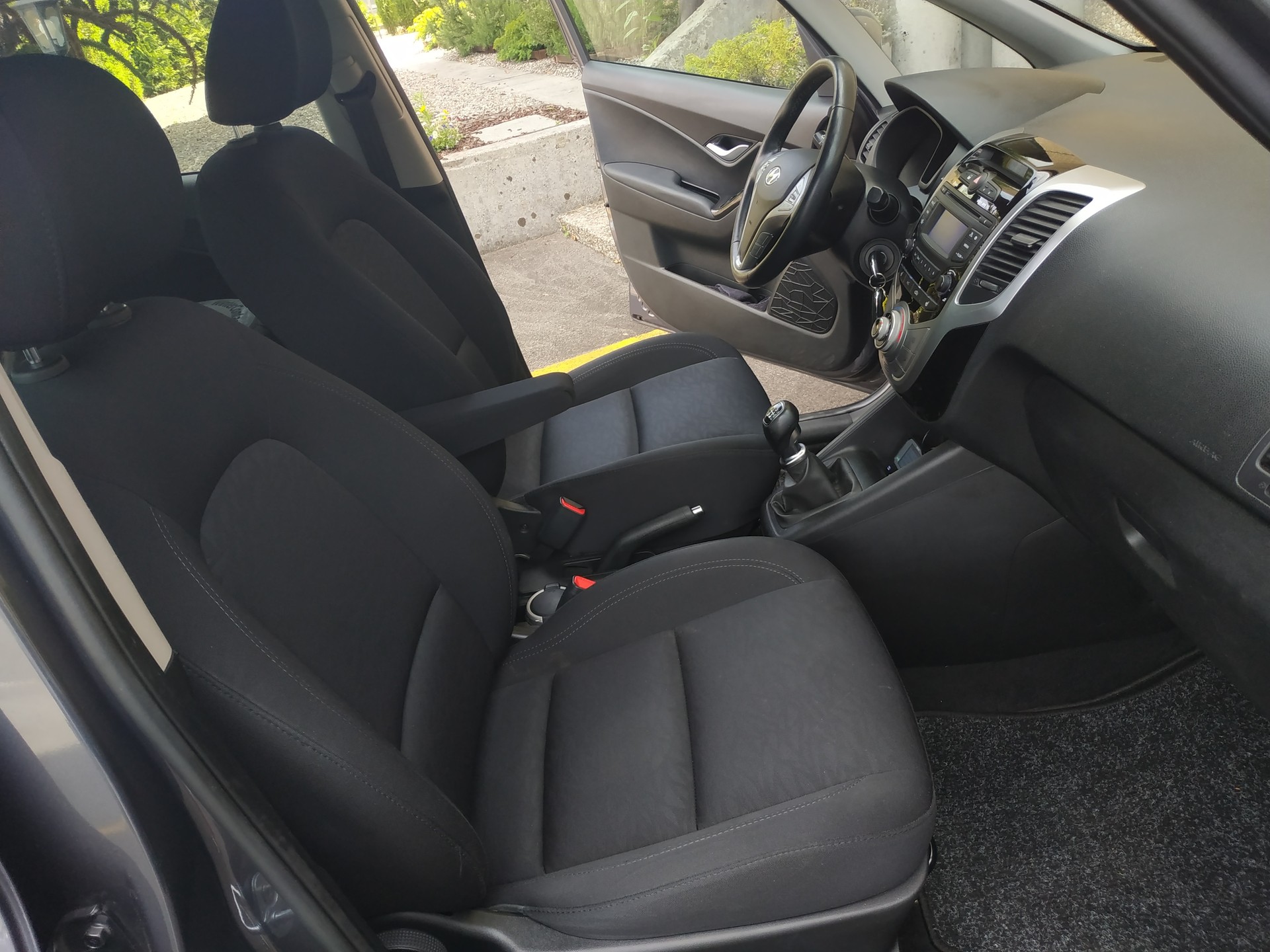 HYUNDAI iX20 1.6 CRDi Amplia-image-13