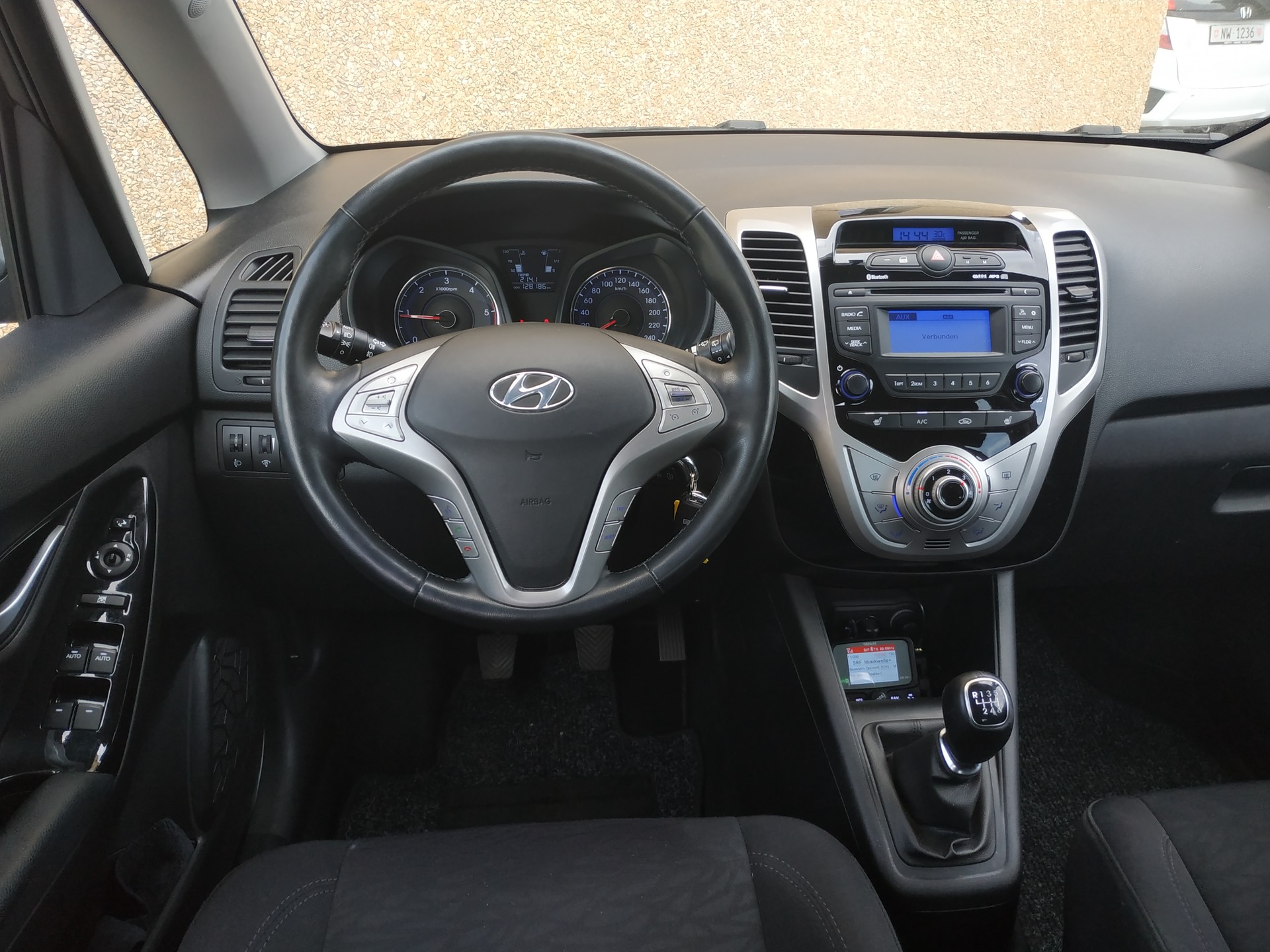 HYUNDAI iX20 1.6 CRDi Amplia-image-10