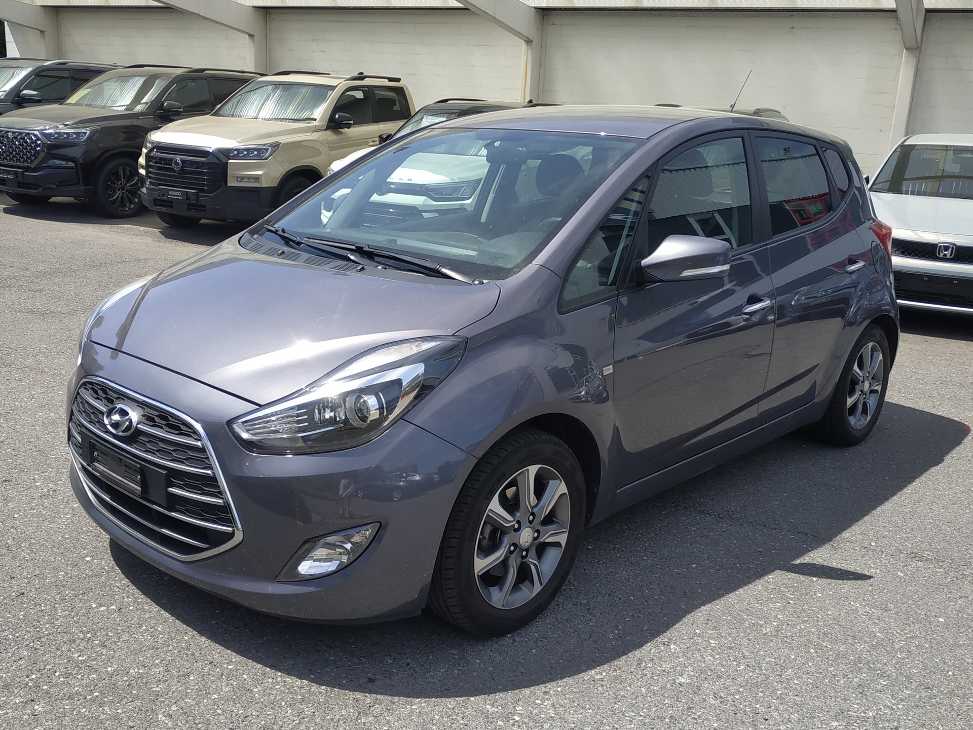HYUNDAI iX20 1.6 CRDi Amplia-showroom-element-2
