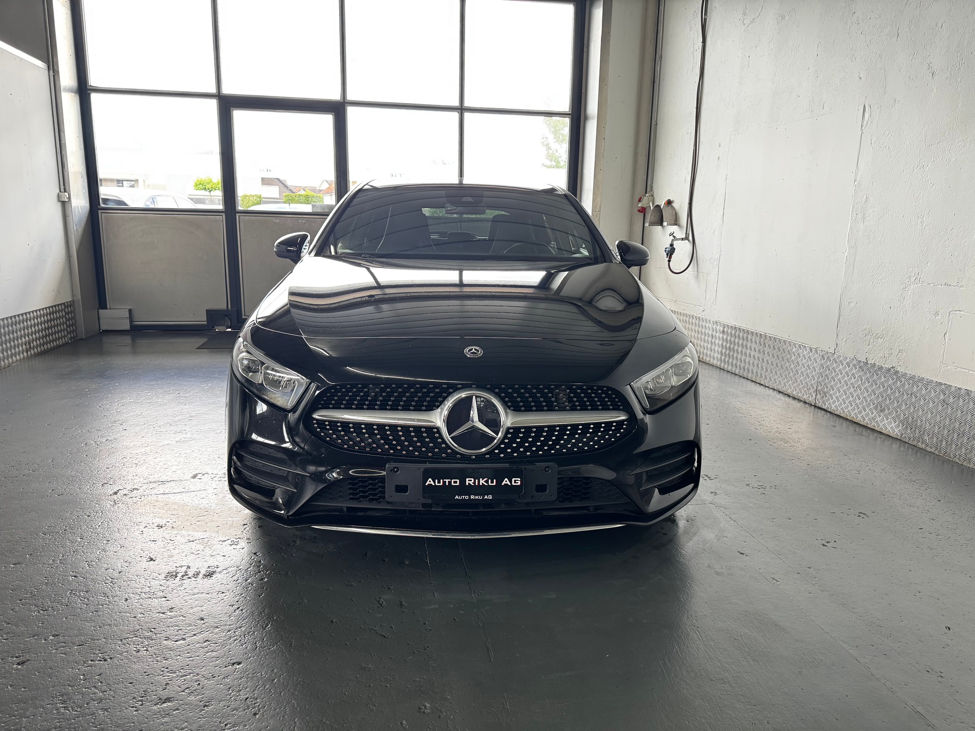 MERCEDES-BENZ A 200 AMG Line 7G-DCT-showroom-element-3