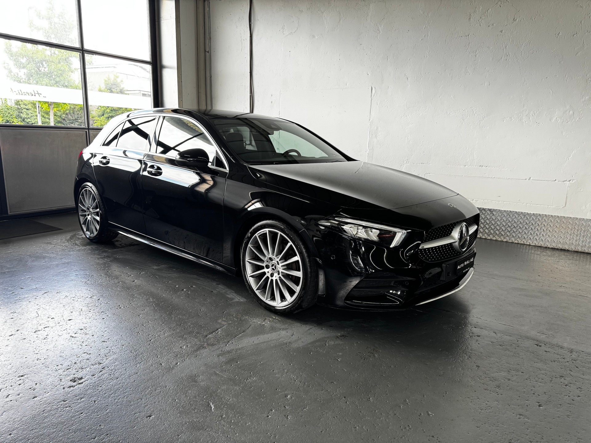 MERCEDES-BENZ A 200 AMG Line 7G-DCT-showroom-element-1