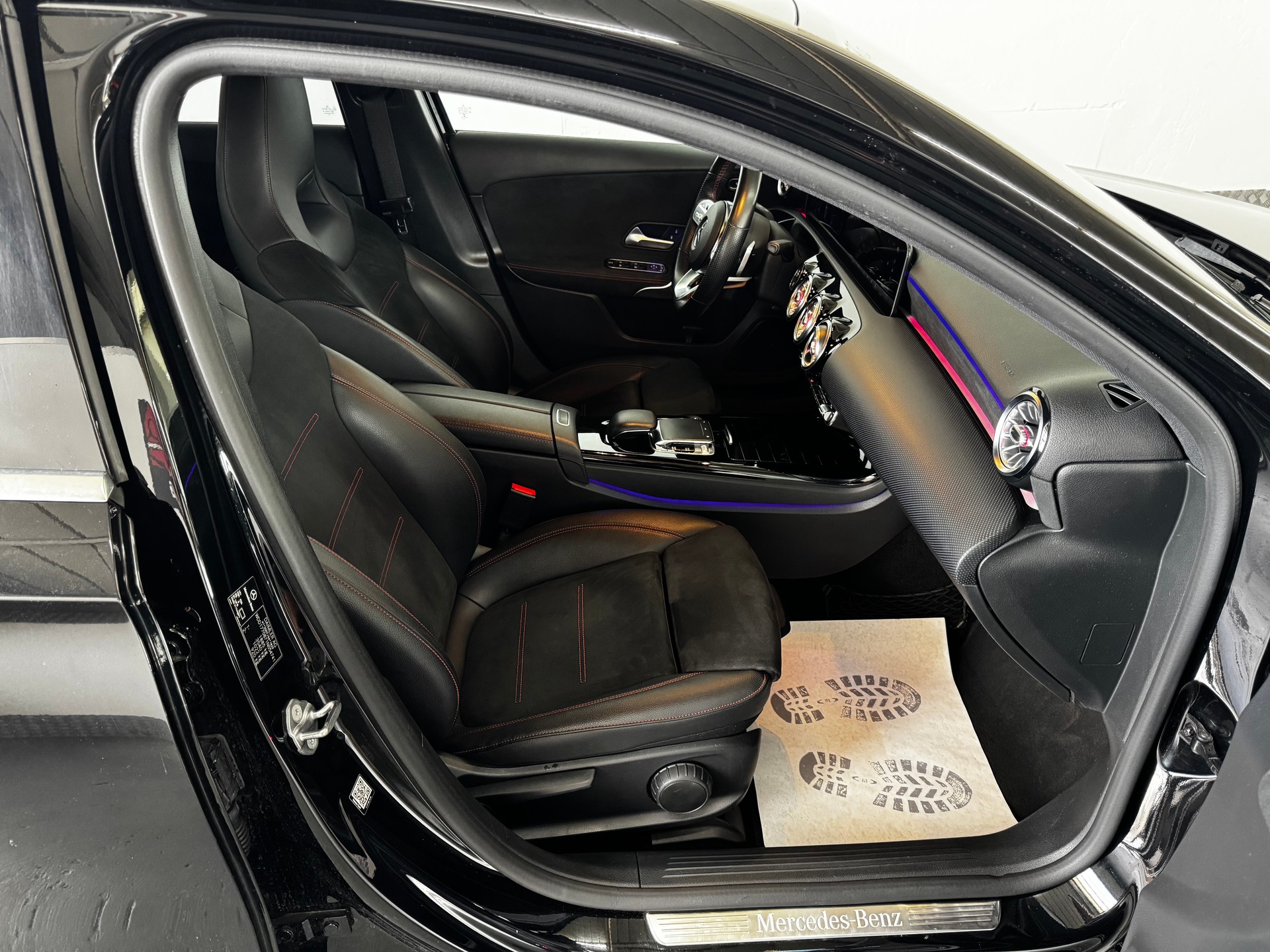 MERCEDES-BENZ A 200 AMG Line 7G-DCT-image-18