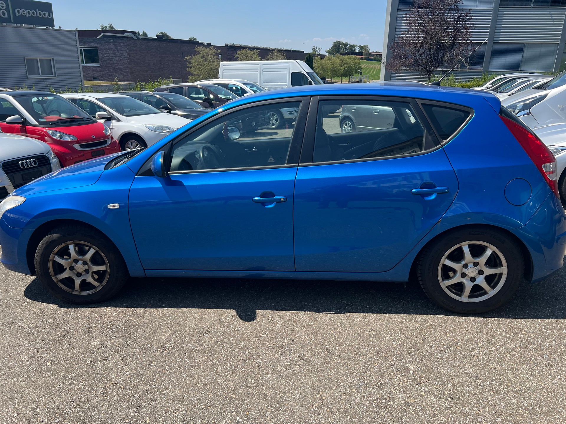 HYUNDAI i30 2.0 Premium-image-2