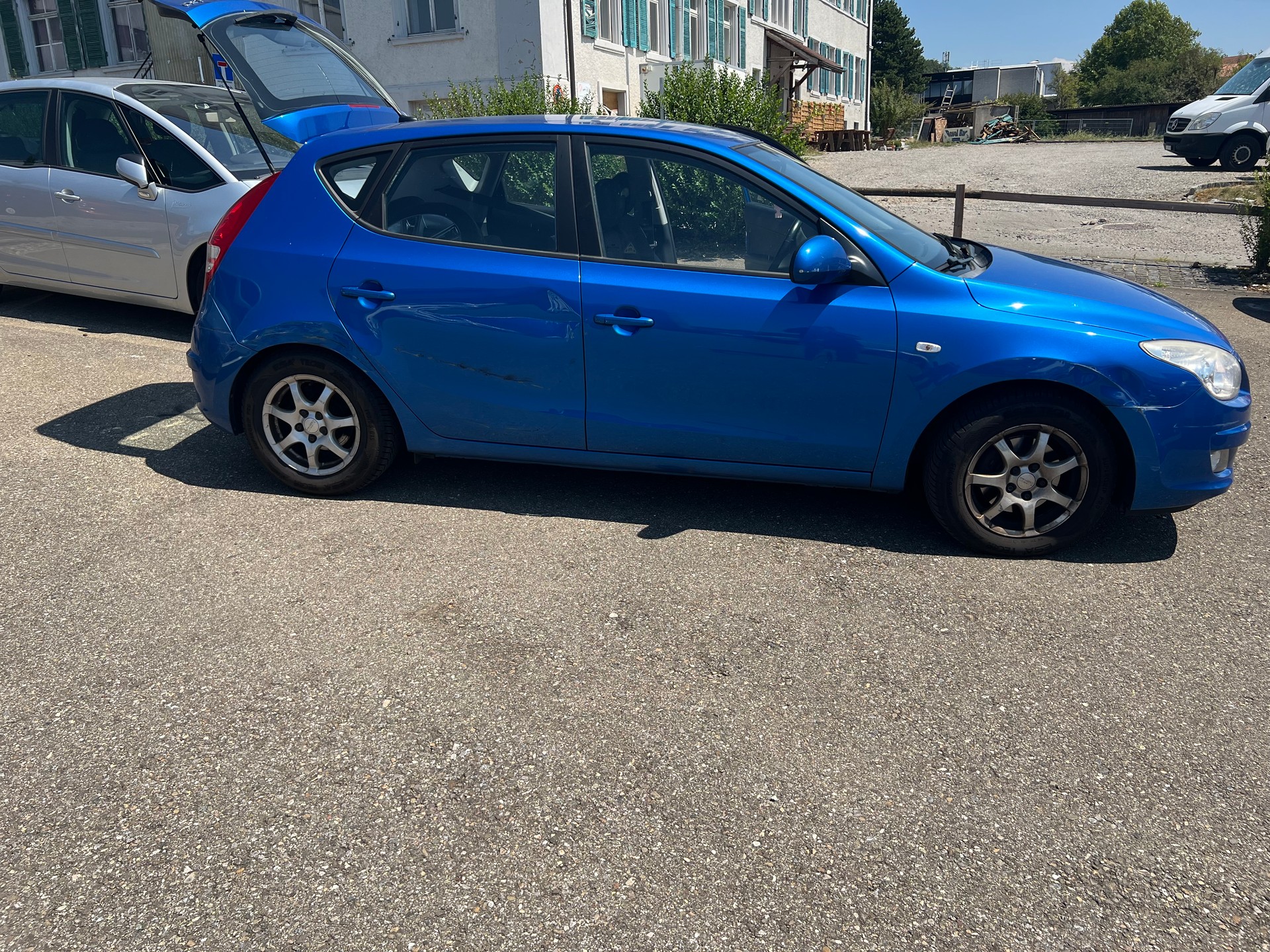 HYUNDAI i30 2.0 Premium-image-4