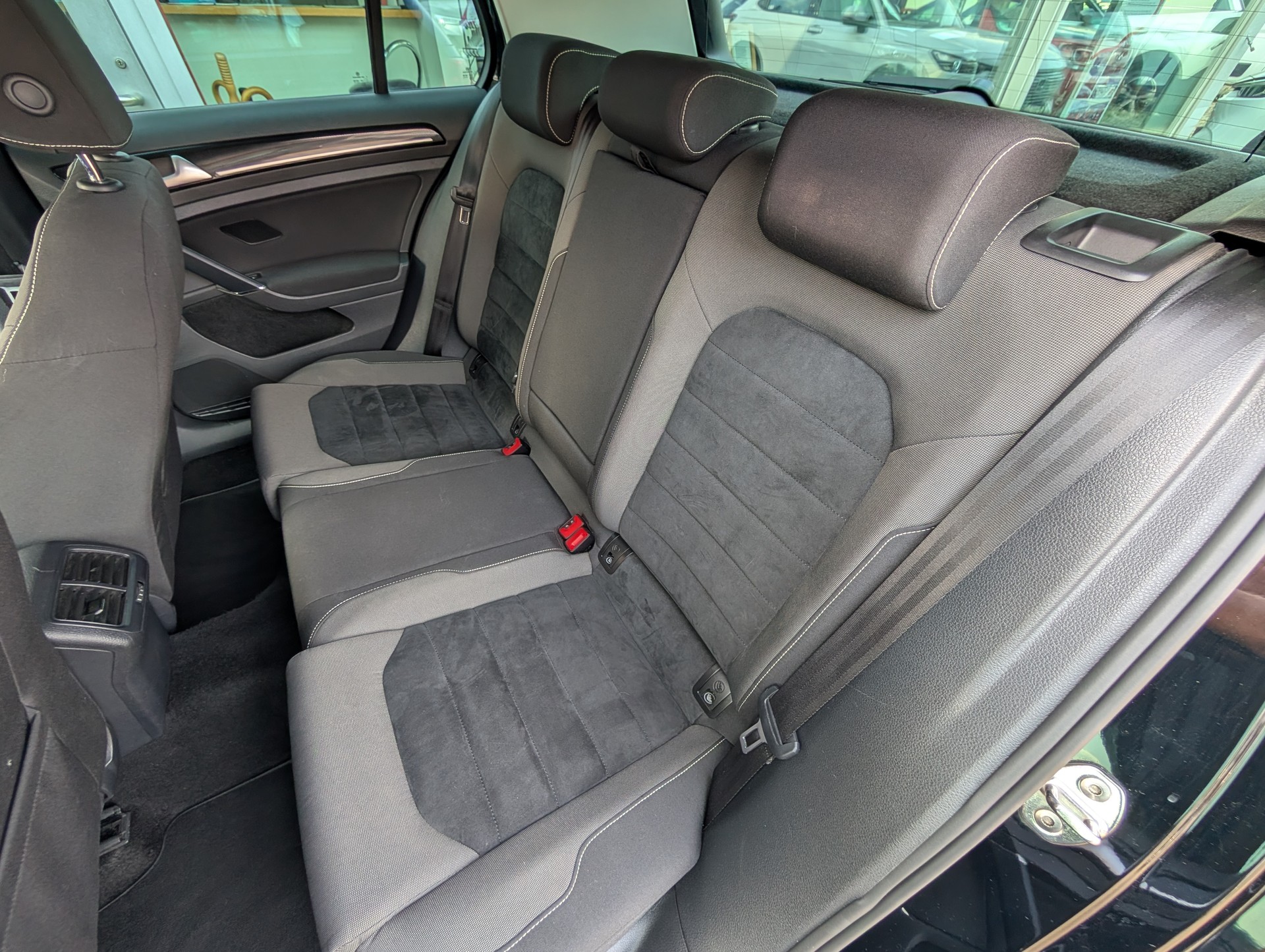 VW Golf 1.4 TSI R-Line Design DSG-image-9