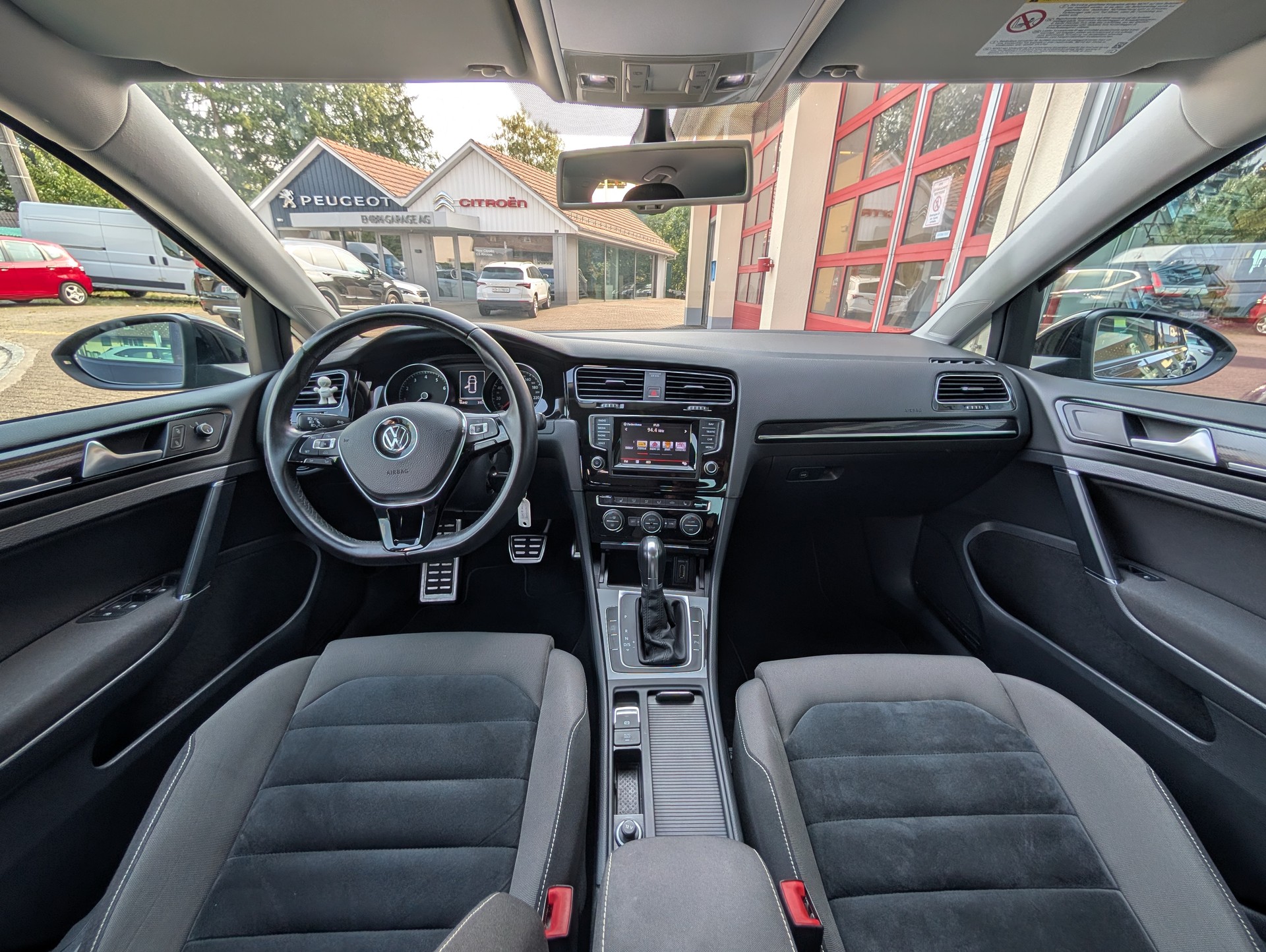 VW Golf 1.4 TSI R-Line Design DSG-image-10