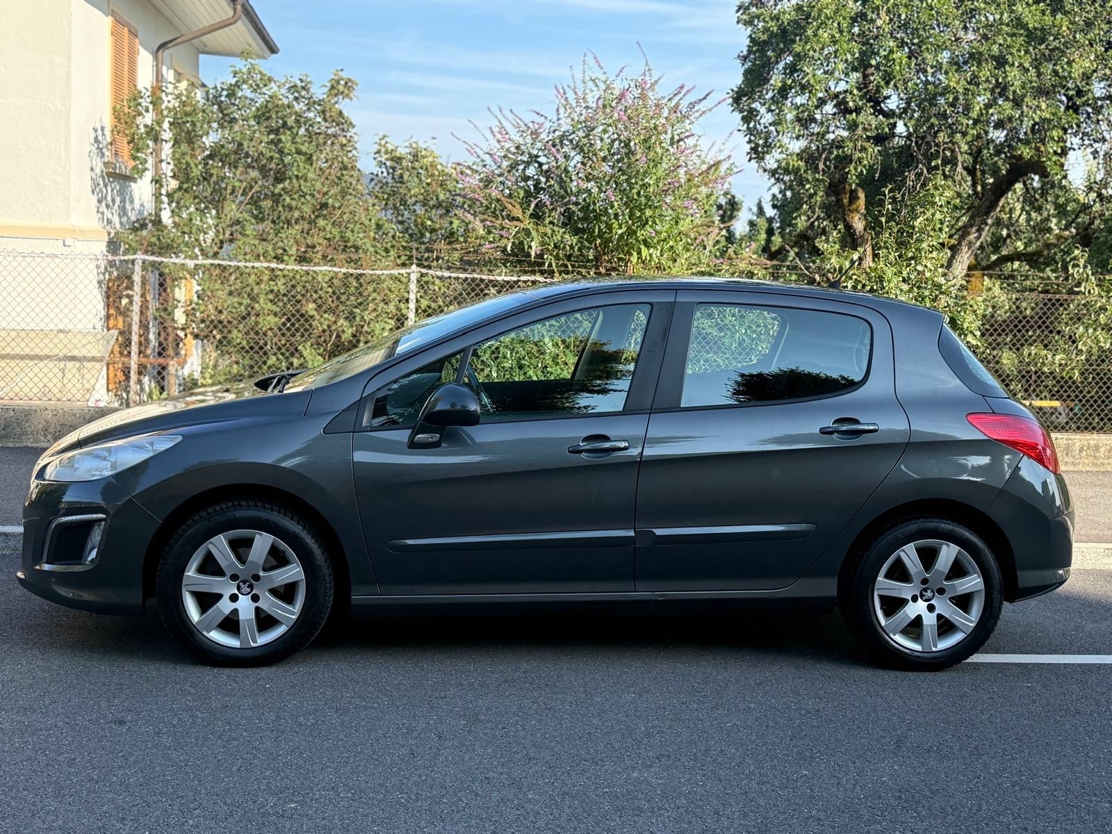 PEUGEOT 308 1.6 16V VTI Active Automatic-image-2